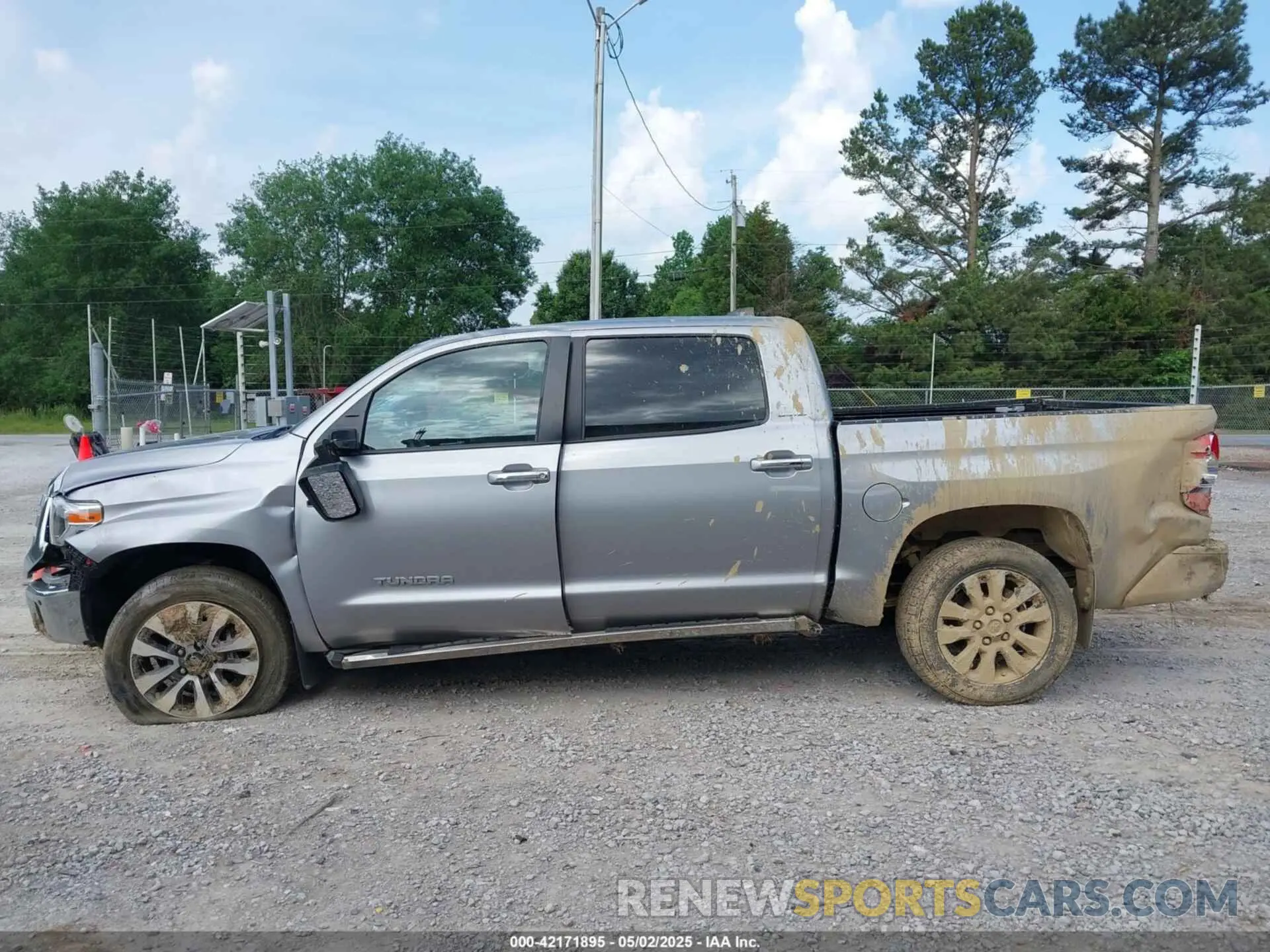 13 Photograph of a damaged car 5TFHY5F13MX989921 TOYOTA TUNDRA 2021