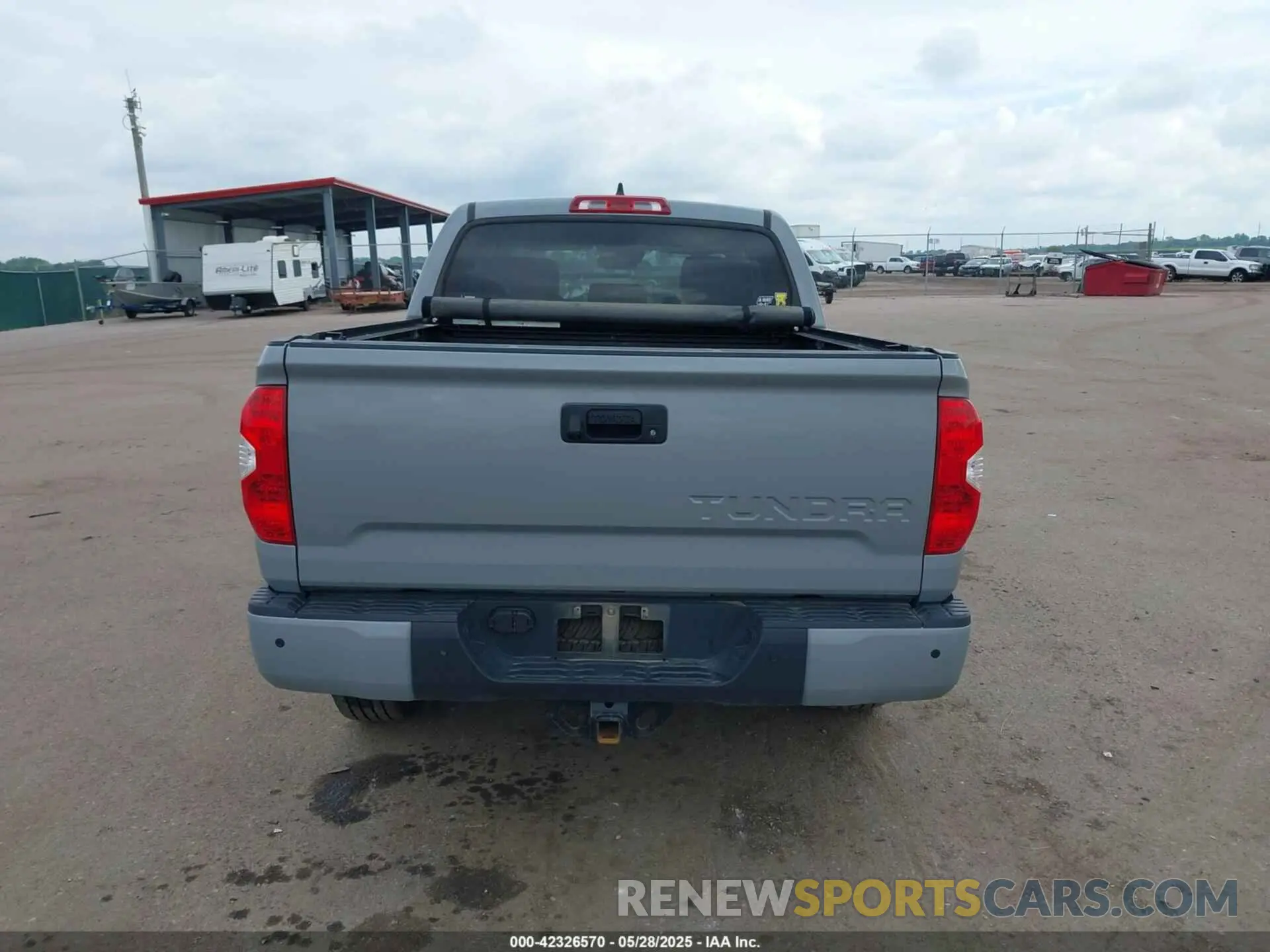 17 Photograph of a damaged car 5TFHY5F14MX035419 TOYOTA TUNDRA 2021