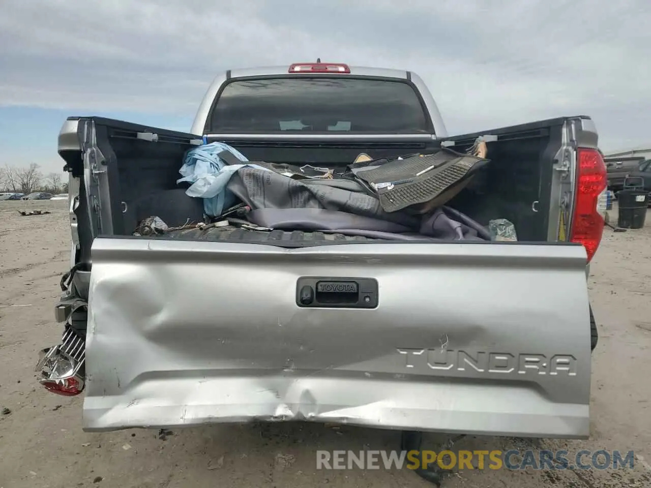 6 Photograph of a damaged car 5TFHY5F14MX985151 TOYOTA TUNDRA 2021