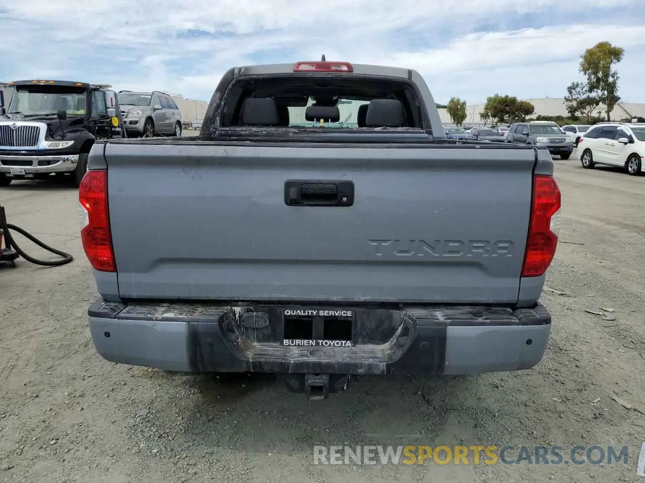 6 Photograph of a damaged car 5TFHY5F14MX997283 TOYOTA TUNDRA 2021