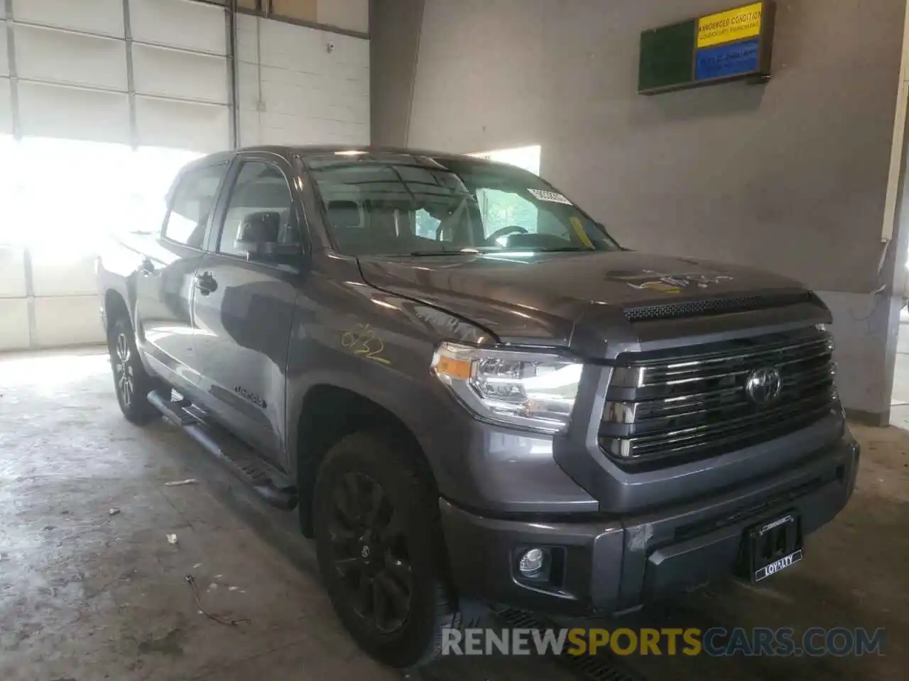 1 Photograph of a damaged car 5TFHY5F15MX040290 TOYOTA TUNDRA 2021