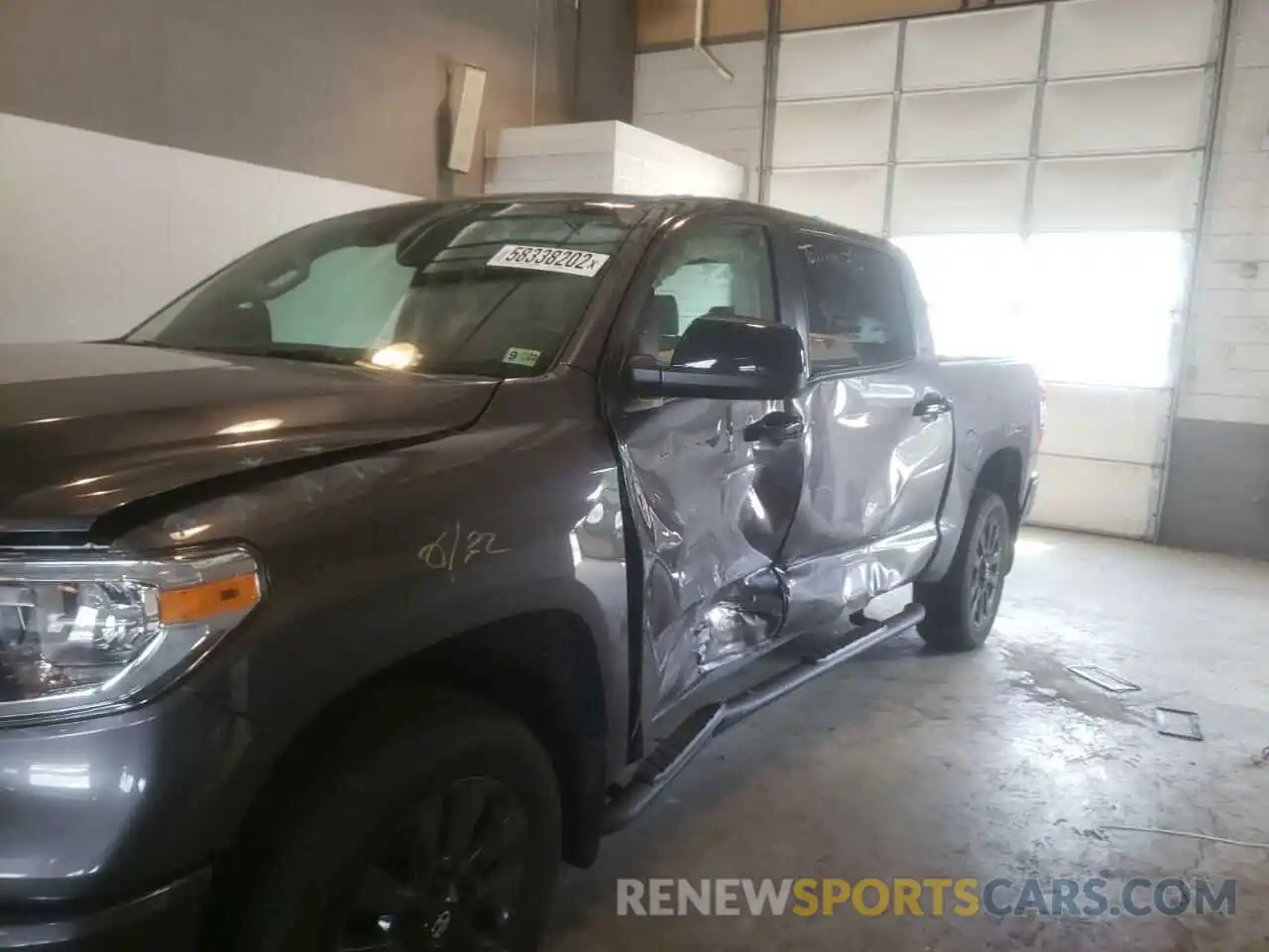 9 Photograph of a damaged car 5TFHY5F15MX040290 TOYOTA TUNDRA 2021