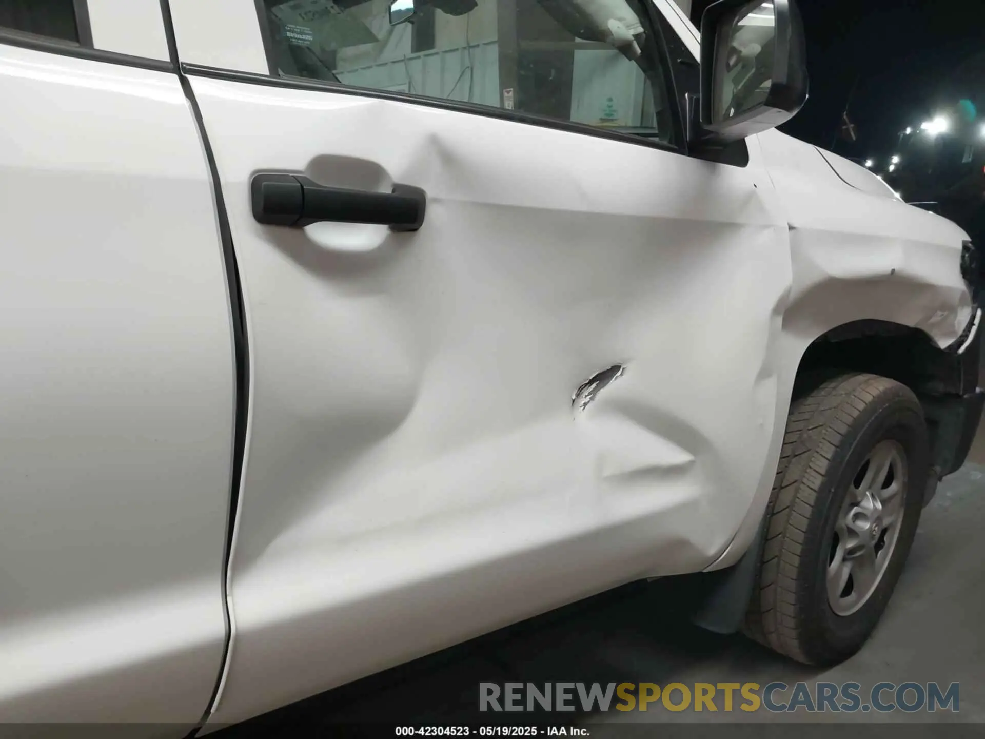 6 Photograph of a damaged car 5TFRY5F16MX289895 TOYOTA TUNDRA 2021