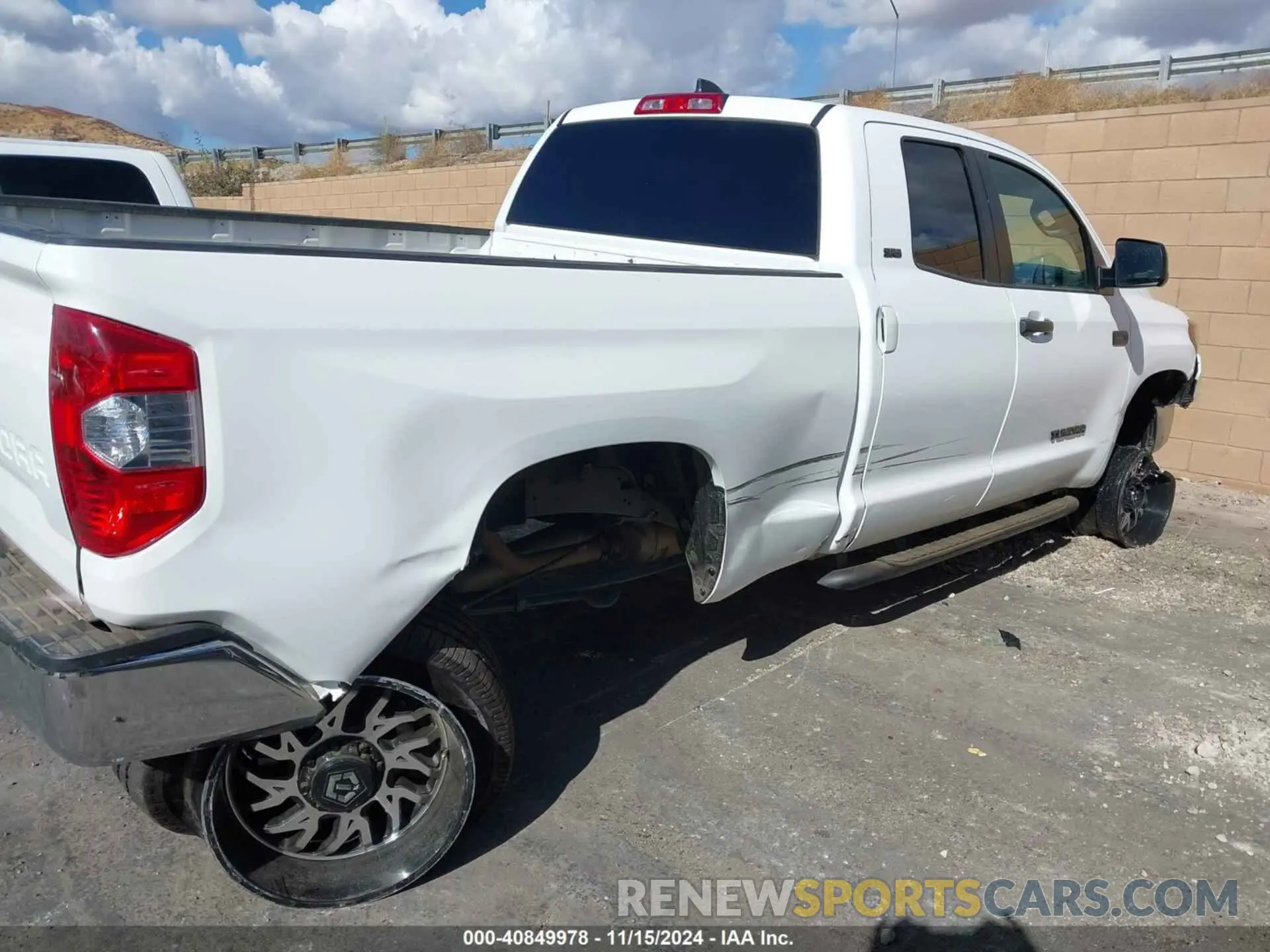 6 Photograph of a damaged car 5TFRY5F17MX279862 TOYOTA TUNDRA 2021