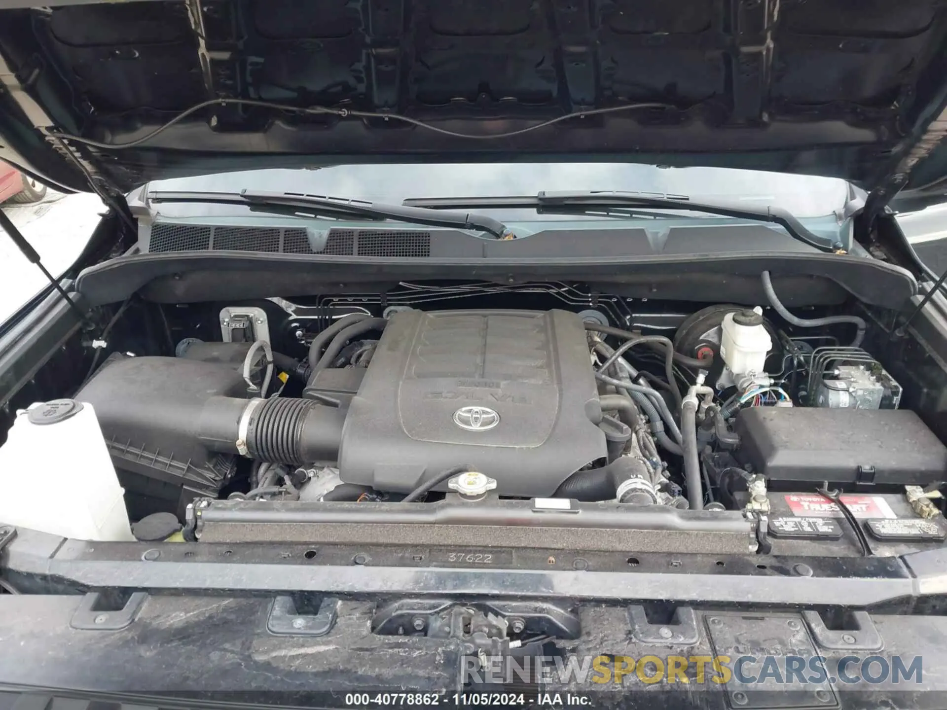 10 Photograph of a damaged car 5TFRY5F17MX290361 TOYOTA TUNDRA 2021