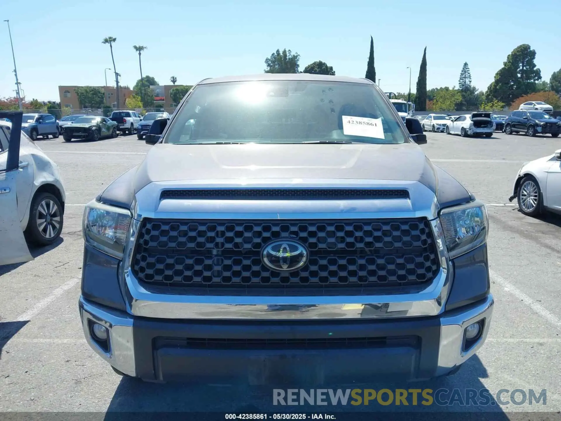 12 Photograph of a damaged car 5TFRY5F19MX284108 TOYOTA TUNDRA 2021