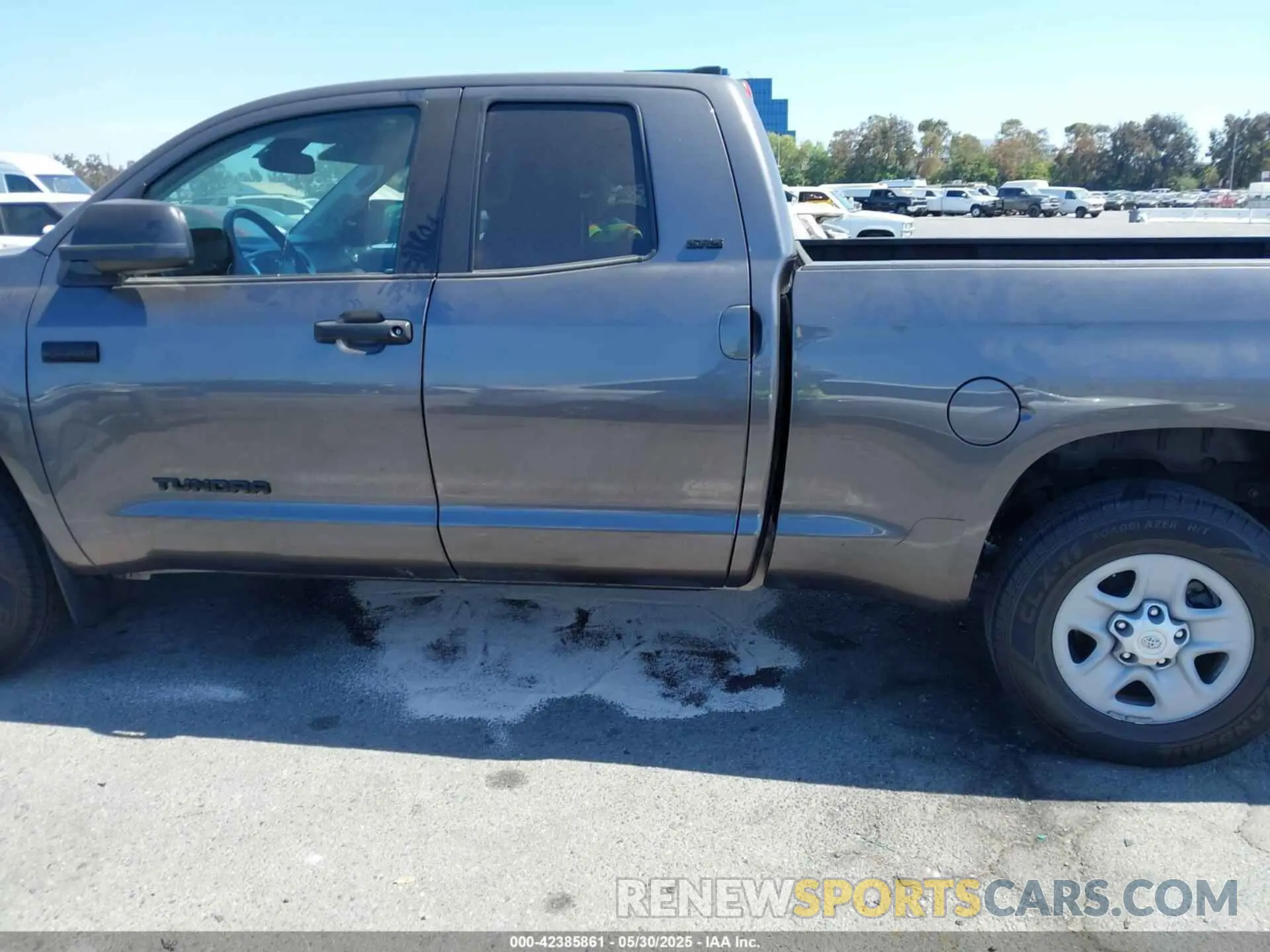 14 Photograph of a damaged car 5TFRY5F19MX284108 TOYOTA TUNDRA 2021