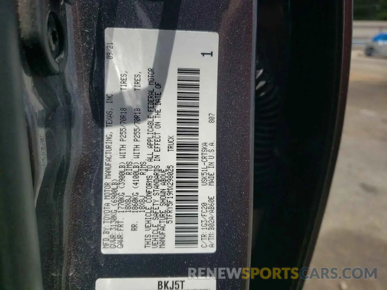 12 Photograph of a damaged car 5TFRY5F19MX298025 TOYOTA TUNDRA 2021