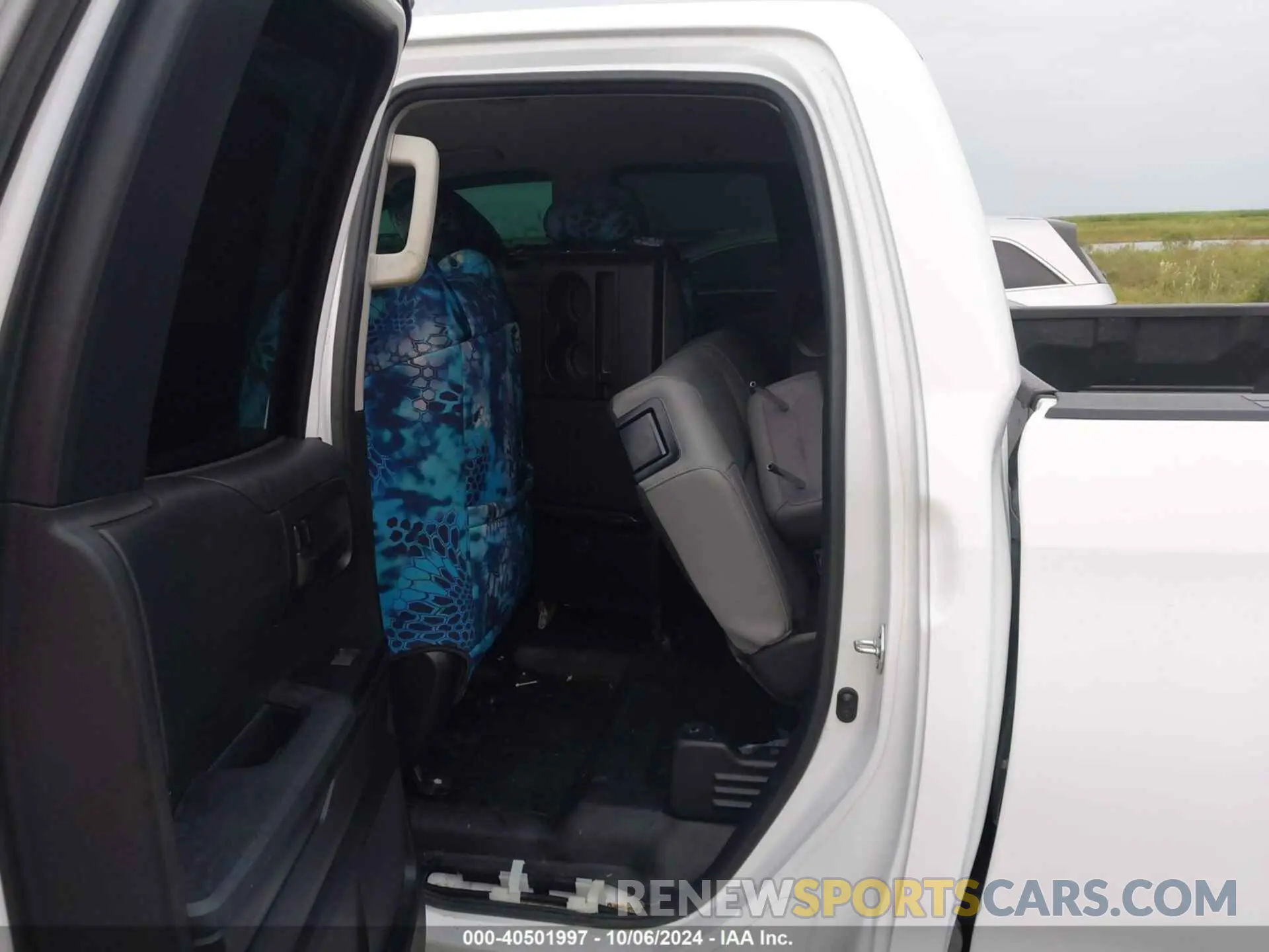 8 Photograph of a damaged car 5TFRY5F1XMX279547 TOYOTA TUNDRA 2021