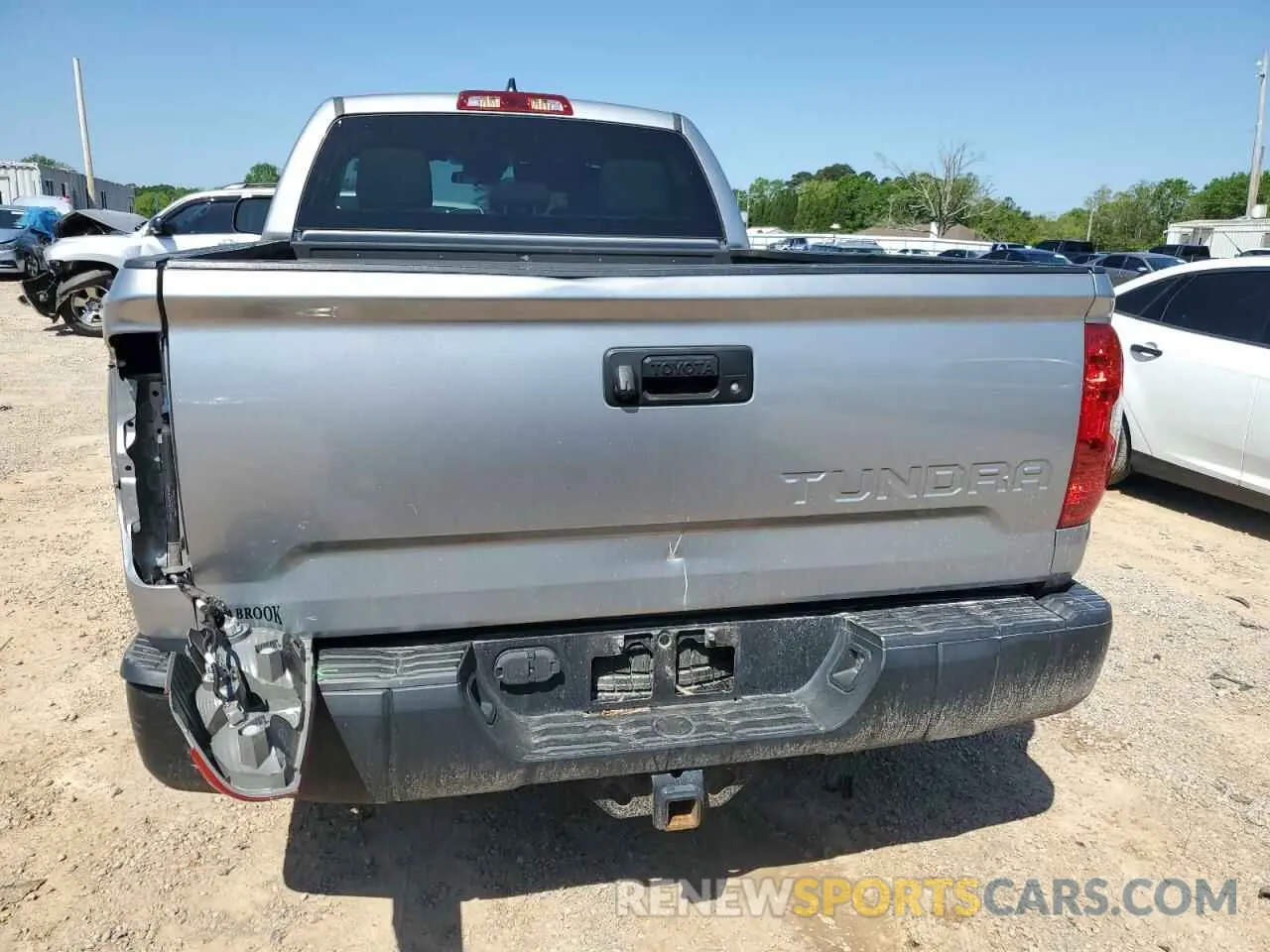 11 Photograph of a damaged car 5TFRY5F1XMX281184 TOYOTA TUNDRA 2021