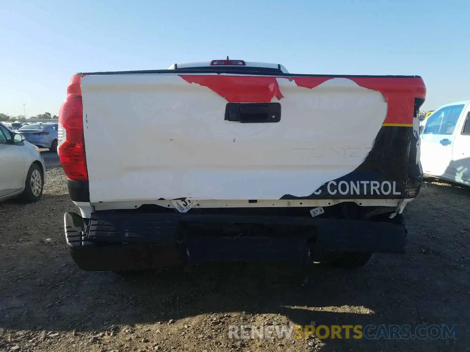 9 Photograph of a damaged car 5TFTY5F13MX011638 TOYOTA TUNDRA 2021