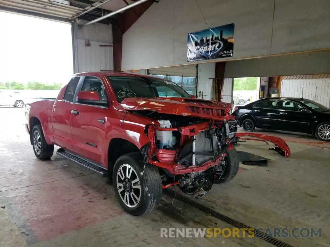 1 Photograph of a damaged car 5TFUY5F10MX983928 TOYOTA TUNDRA 2021