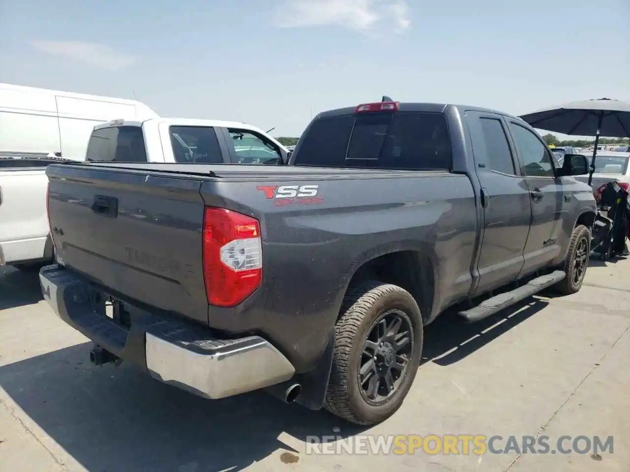 4 Photograph of a damaged car 5TFUY5F11MX959797 TOYOTA TUNDRA 2021