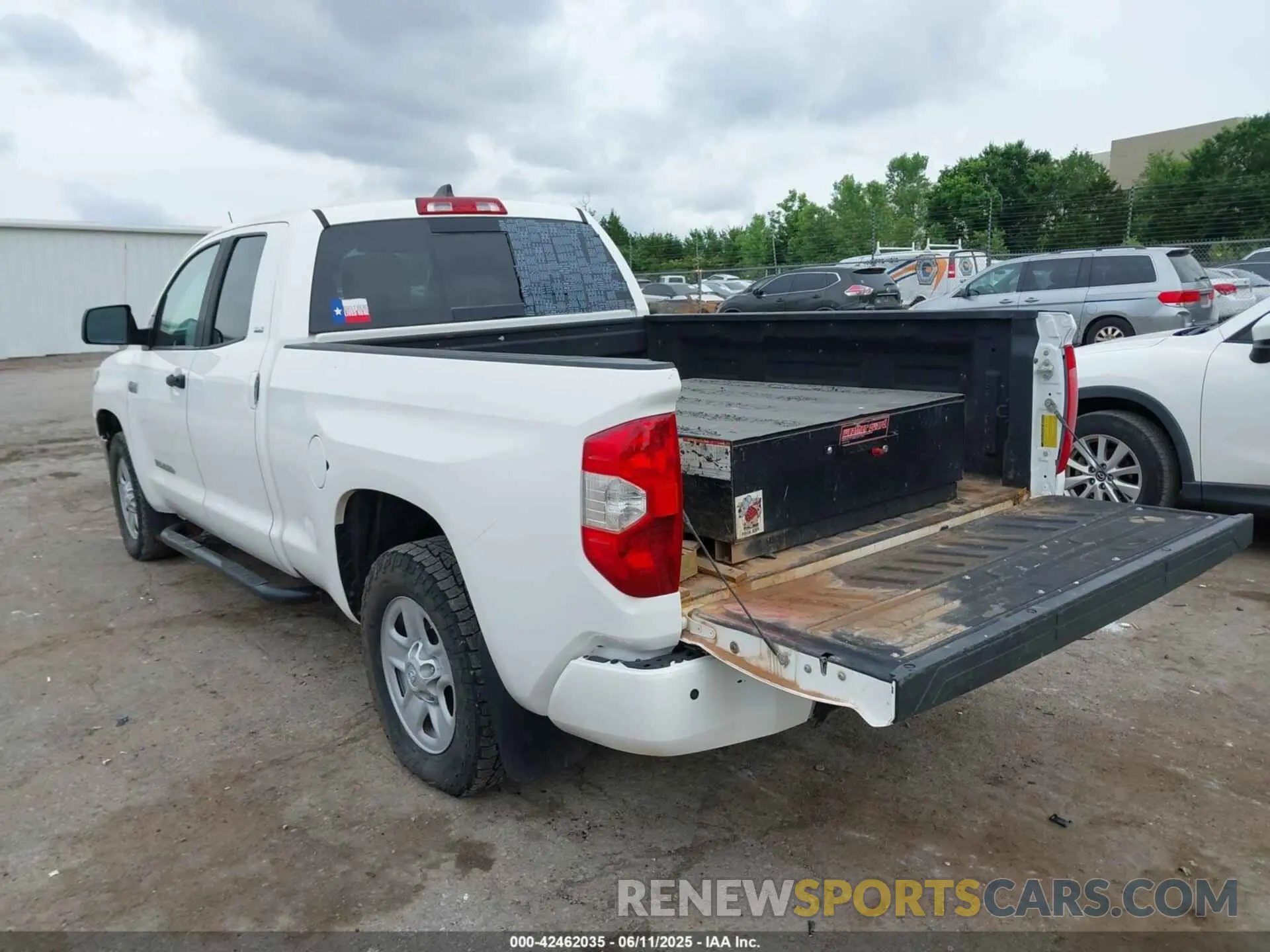 3 Photograph of a damaged car 5TFUY5F13MX009747 TOYOTA TUNDRA 2021