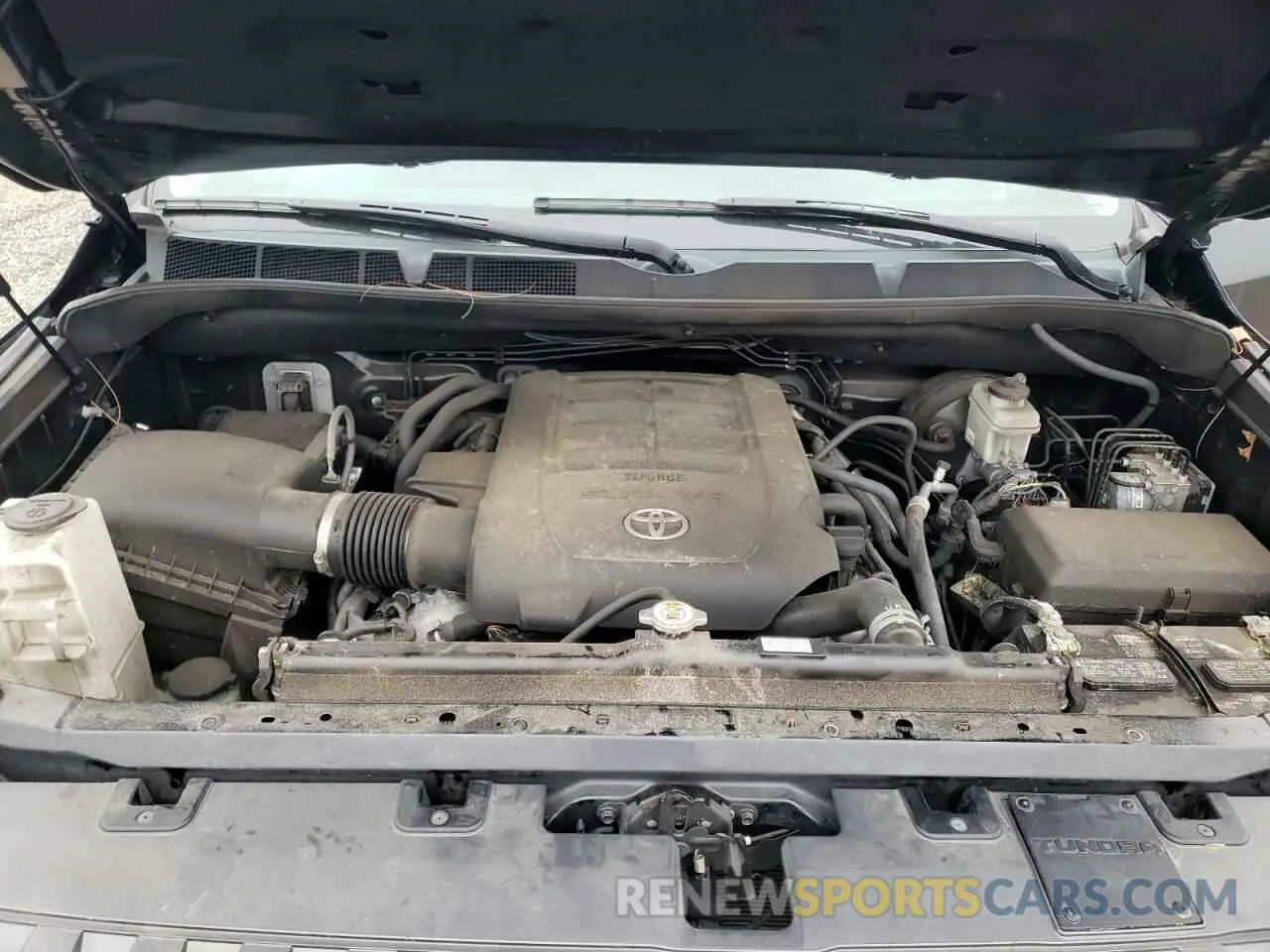 11 Photograph of a damaged car 5TFUY5F13MX017170 TOYOTA TUNDRA 2021