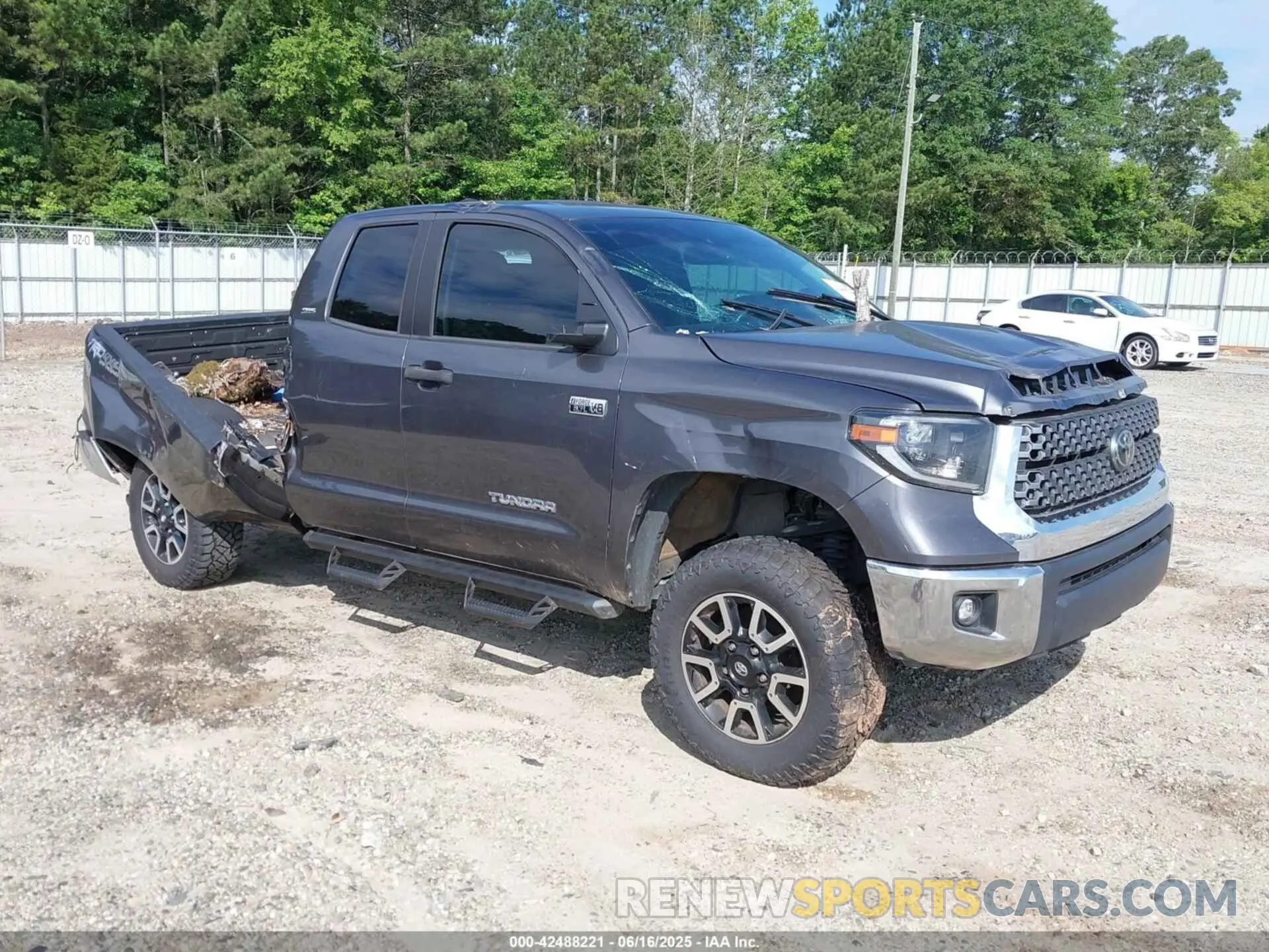 1 Photograph of a damaged car 5TFUY5F13MX994132 TOYOTA TUNDRA 2021