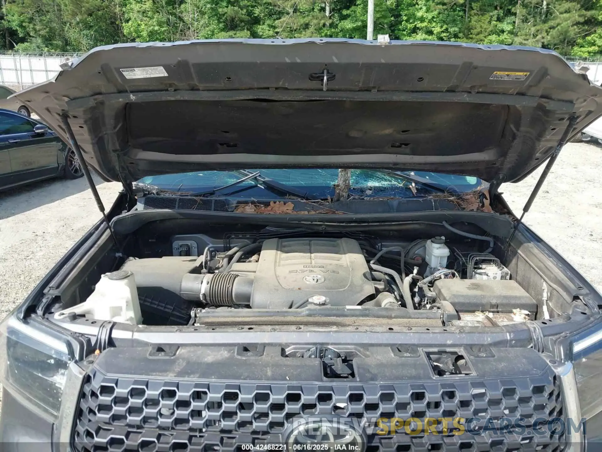10 Photograph of a damaged car 5TFUY5F13MX994132 TOYOTA TUNDRA 2021
