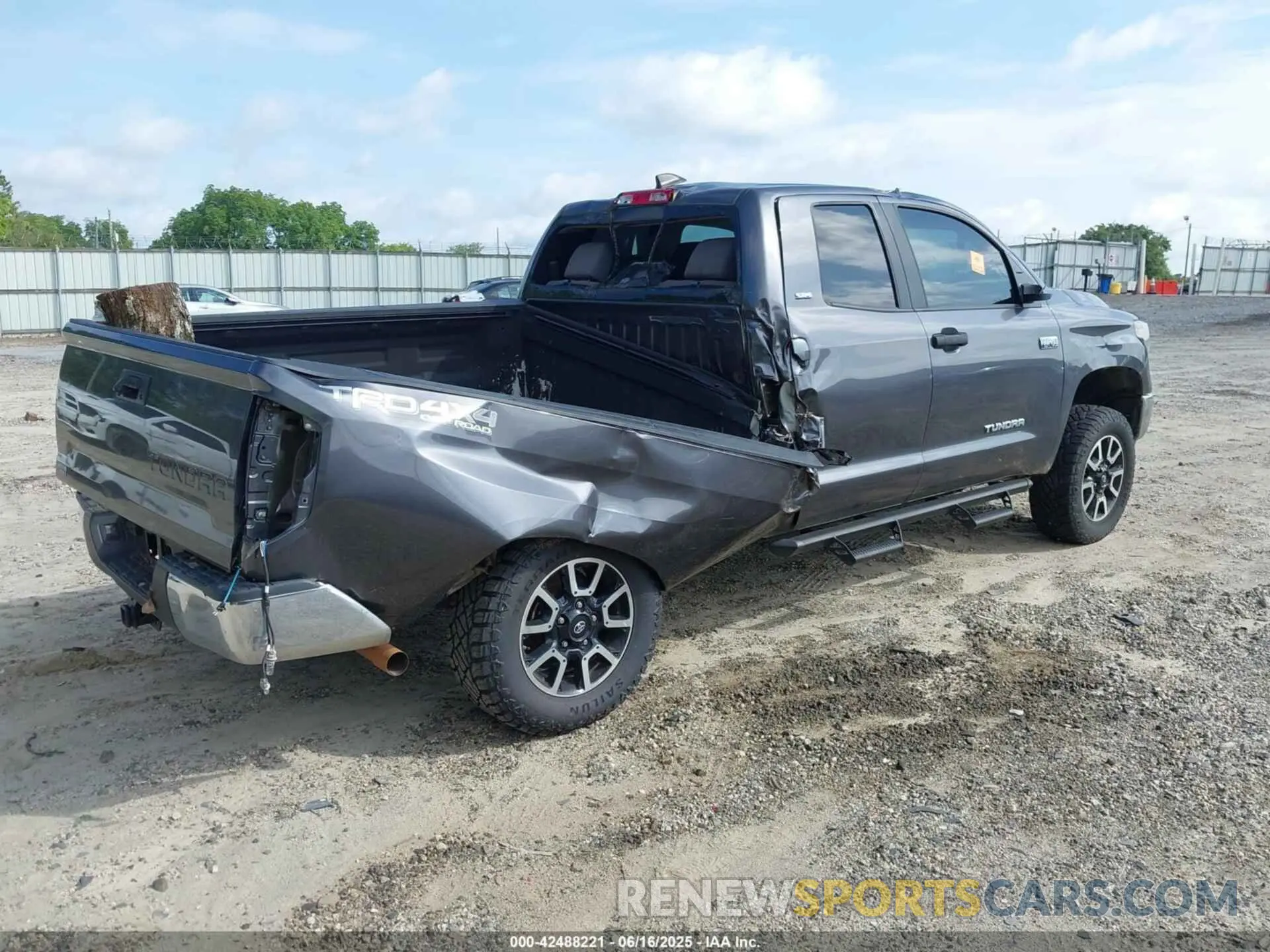 4 Photograph of a damaged car 5TFUY5F13MX994132 TOYOTA TUNDRA 2021