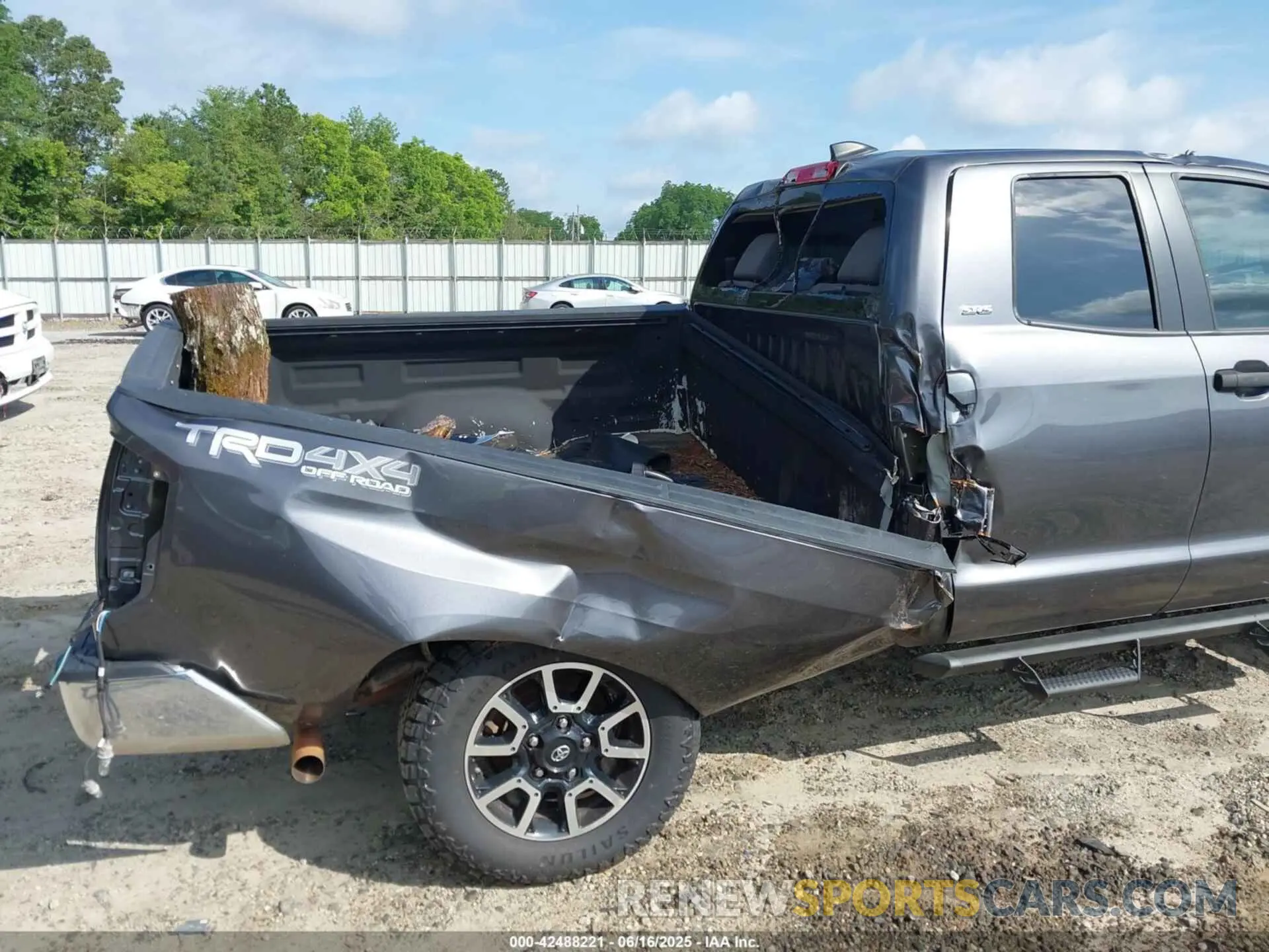 6 Photograph of a damaged car 5TFUY5F13MX994132 TOYOTA TUNDRA 2021