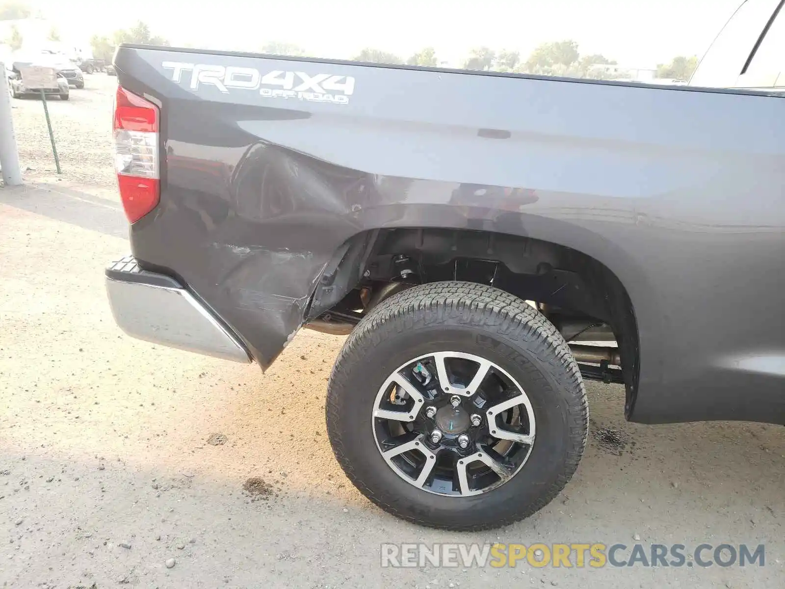 9 Photograph of a damaged car 5TFUY5F14MX002628 TOYOTA TUNDRA 2021