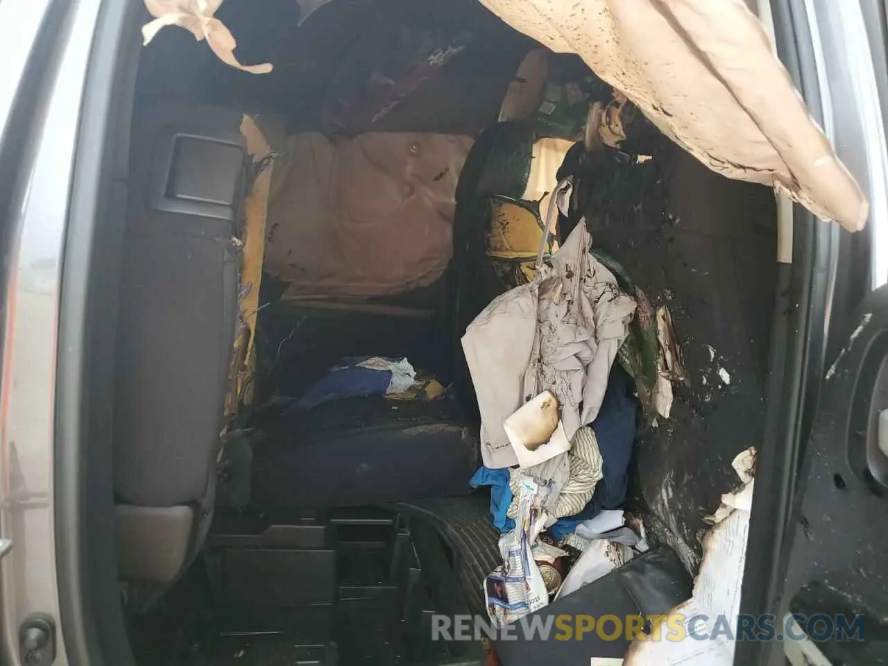 10 Photograph of a damaged car 5TFUY5F15MX957552 TOYOTA TUNDRA 2021