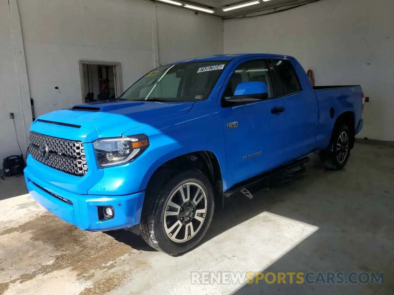 1 Photograph of a damaged car 5TFUY5F16MX026462 TOYOTA TUNDRA 2021
