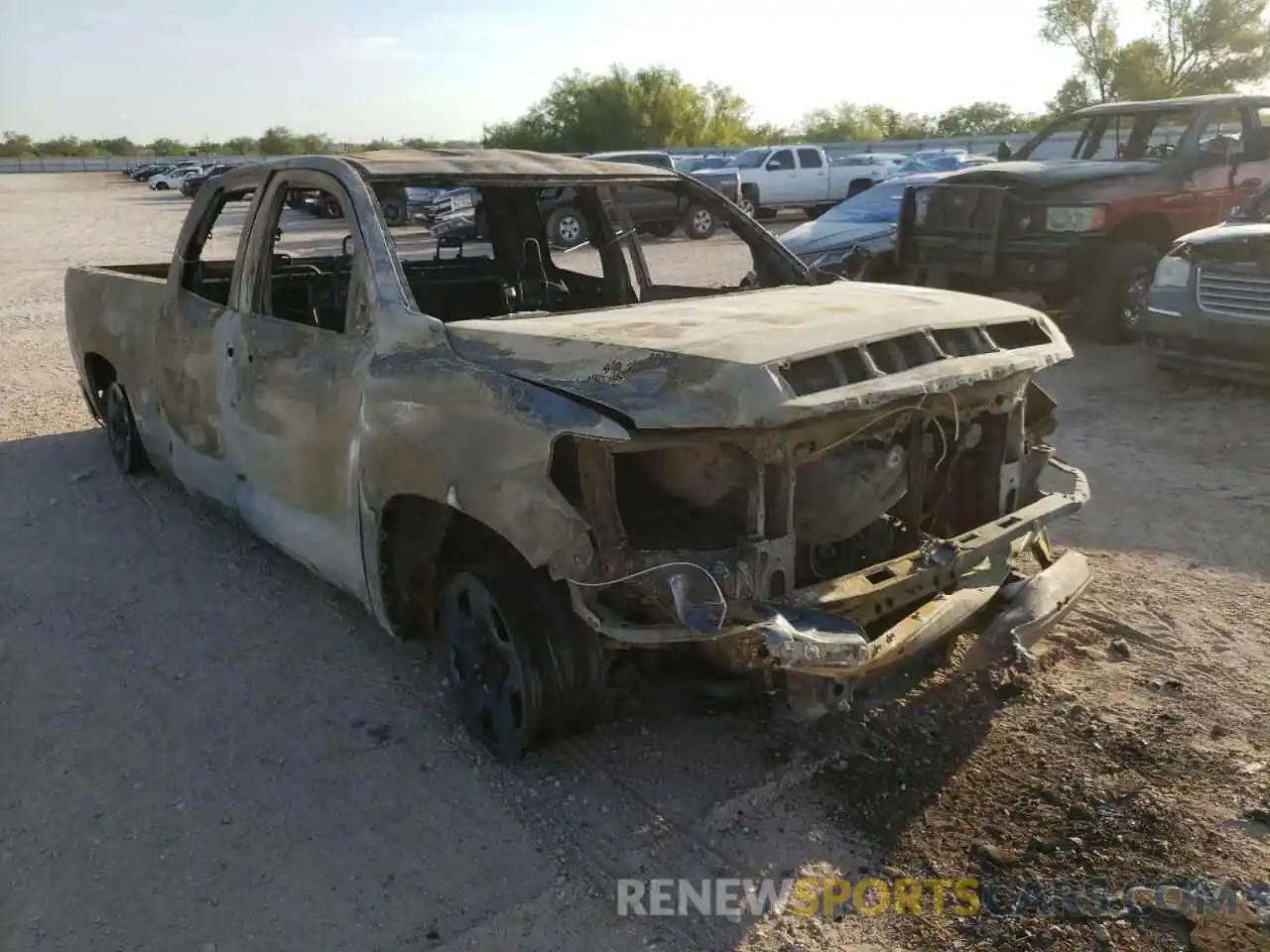 1 Photograph of a damaged car 5TFUY5F16MX962954 TOYOTA TUNDRA 2021