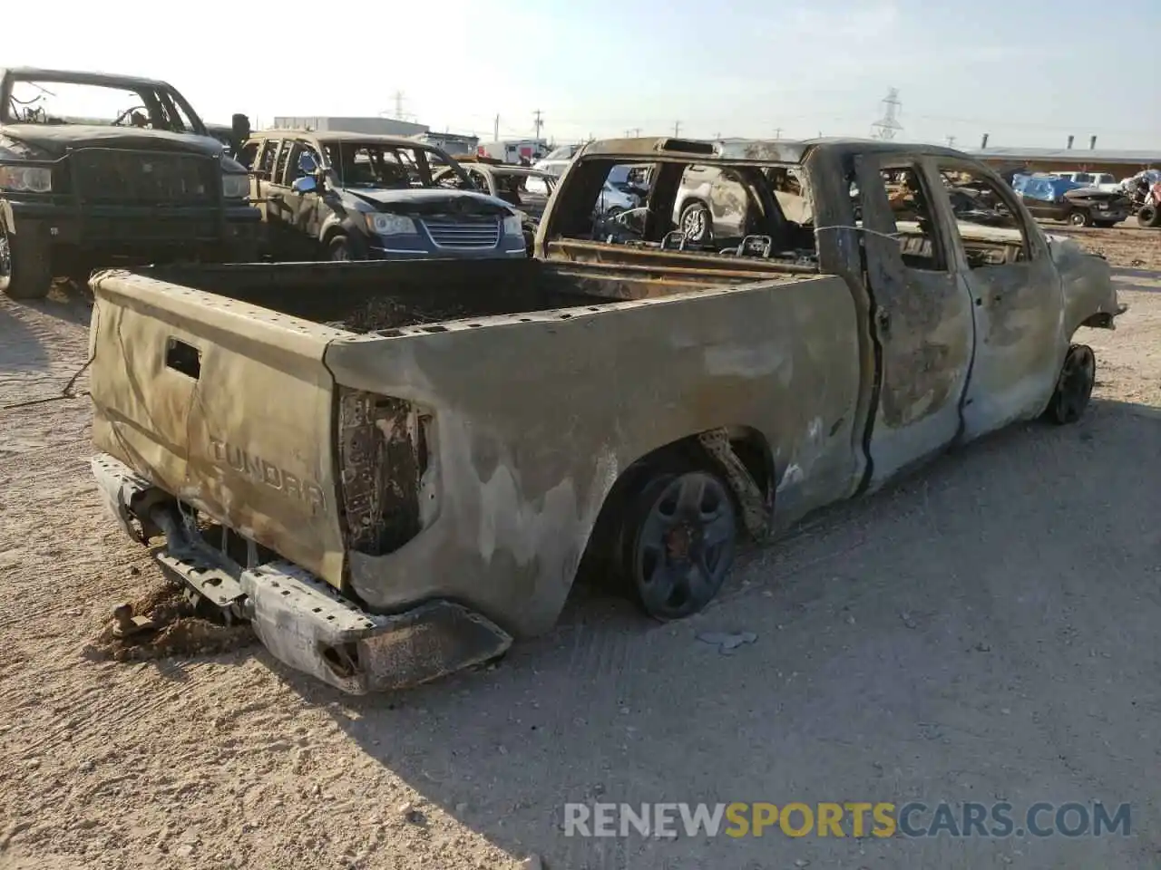 4 Photograph of a damaged car 5TFUY5F16MX962954 TOYOTA TUNDRA 2021