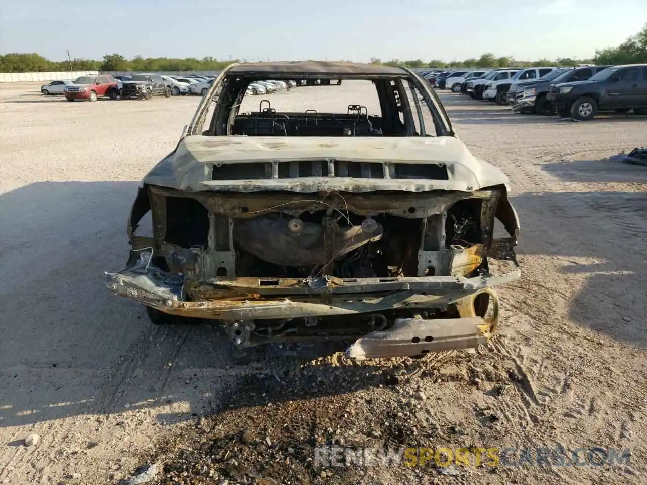 9 Photograph of a damaged car 5TFUY5F16MX962954 TOYOTA TUNDRA 2021