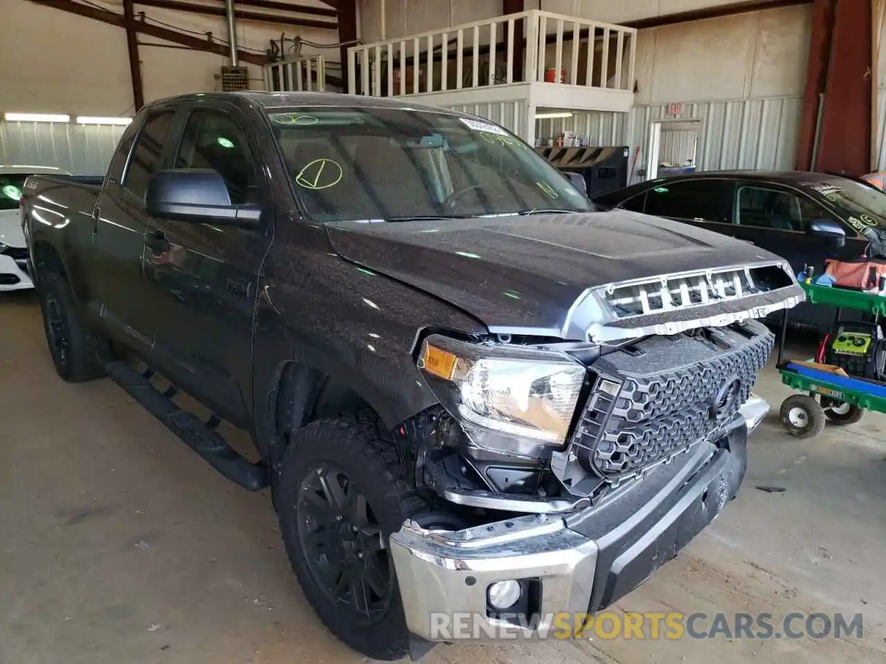 1 Photograph of a damaged car 5TFUY5F18MX039083 TOYOTA TUNDRA 2021