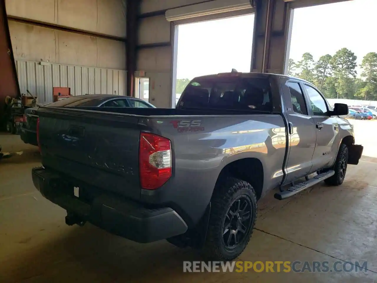 4 Photograph of a damaged car 5TFUY5F18MX039083 TOYOTA TUNDRA 2021