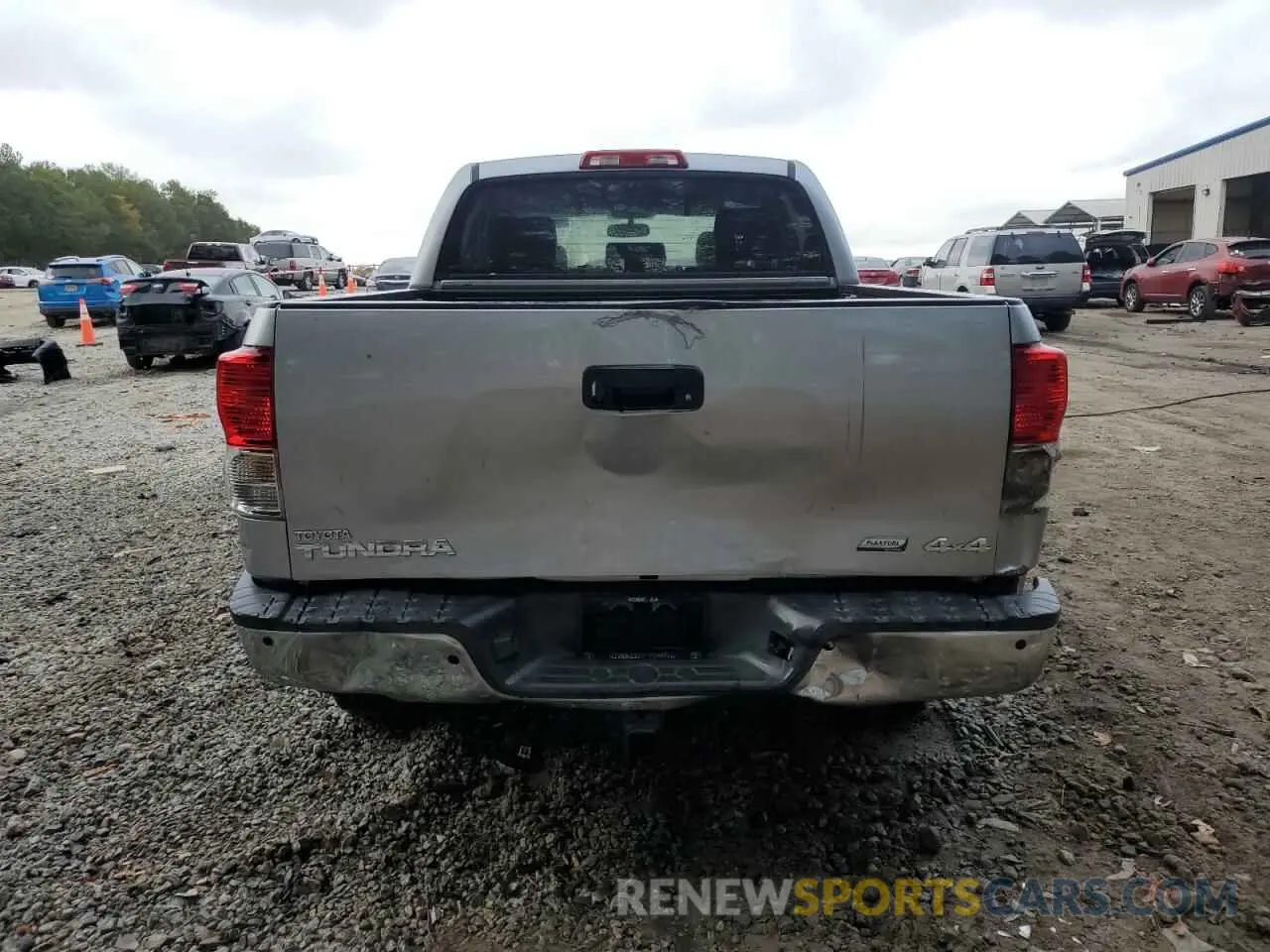 6 Photograph of a damaged car 5TFHW5F11DX286338 TOYOTA TUNDRA 2022