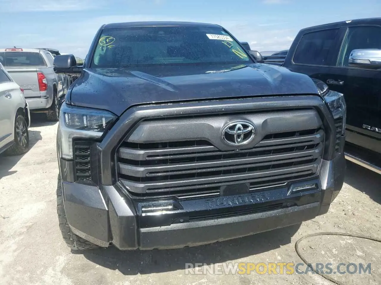 5 Photograph of a damaged car 5TFJA5AB1NX001364 TOYOTA TUNDRA 2022