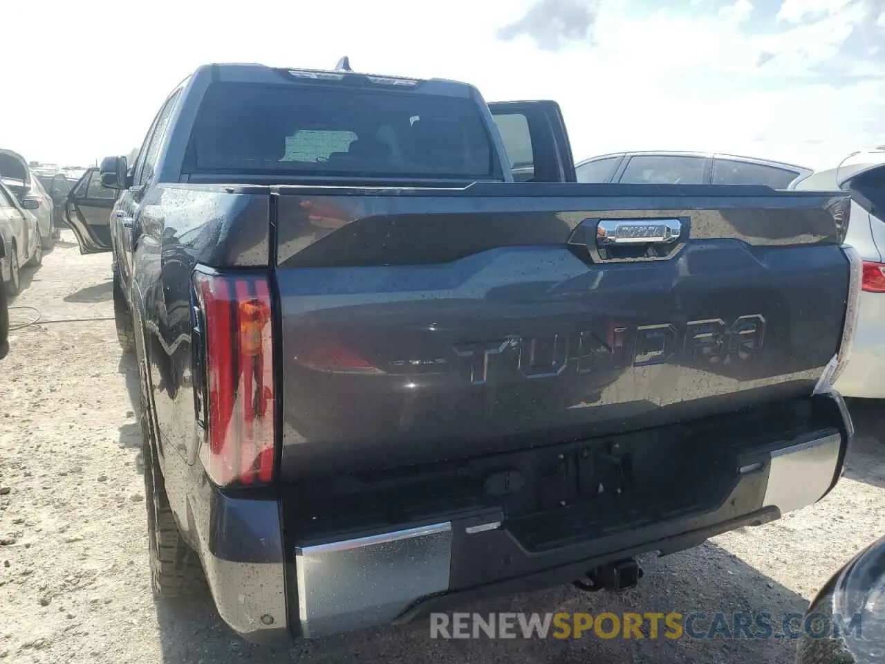 6 Photograph of a damaged car 5TFJA5AB1NX001364 TOYOTA TUNDRA 2022