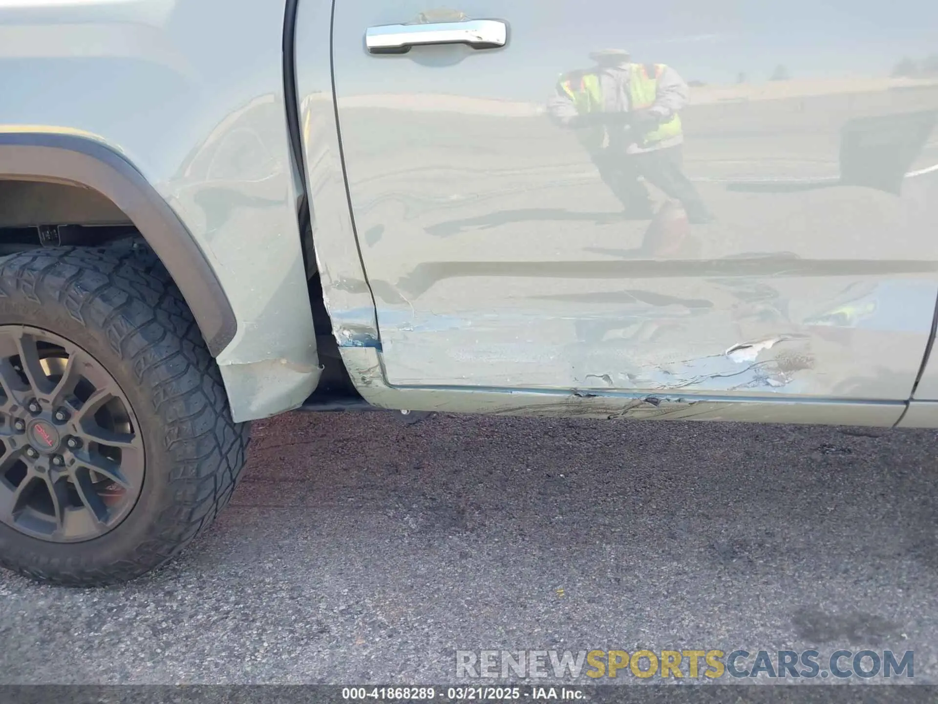 6 Photograph of a damaged car 5TFJA5AB6NX012246 TOYOTA TUNDRA 2022