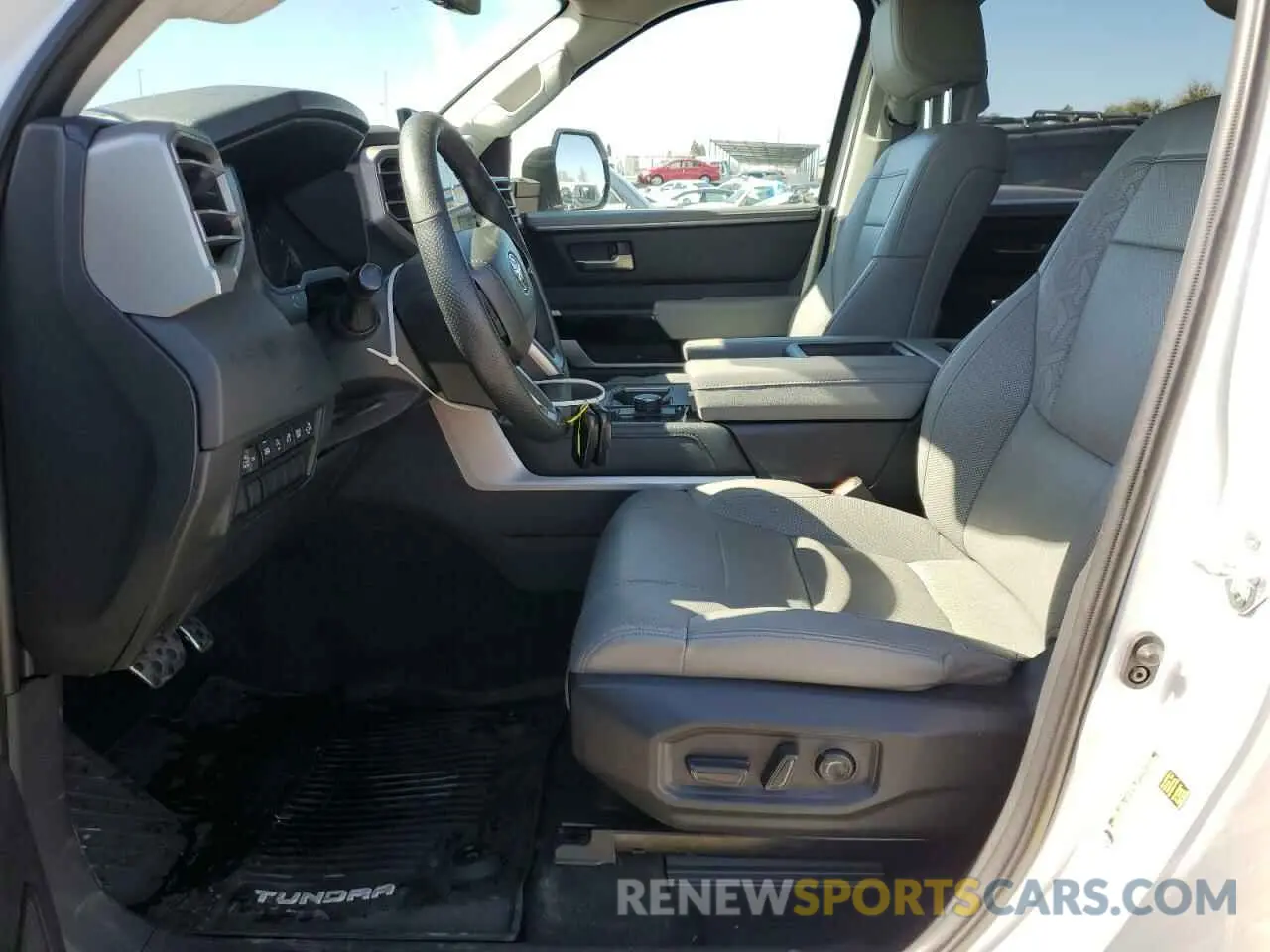 7 Photograph of a damaged car 5TFJA5BC1NX002361 TOYOTA TUNDRA 2022