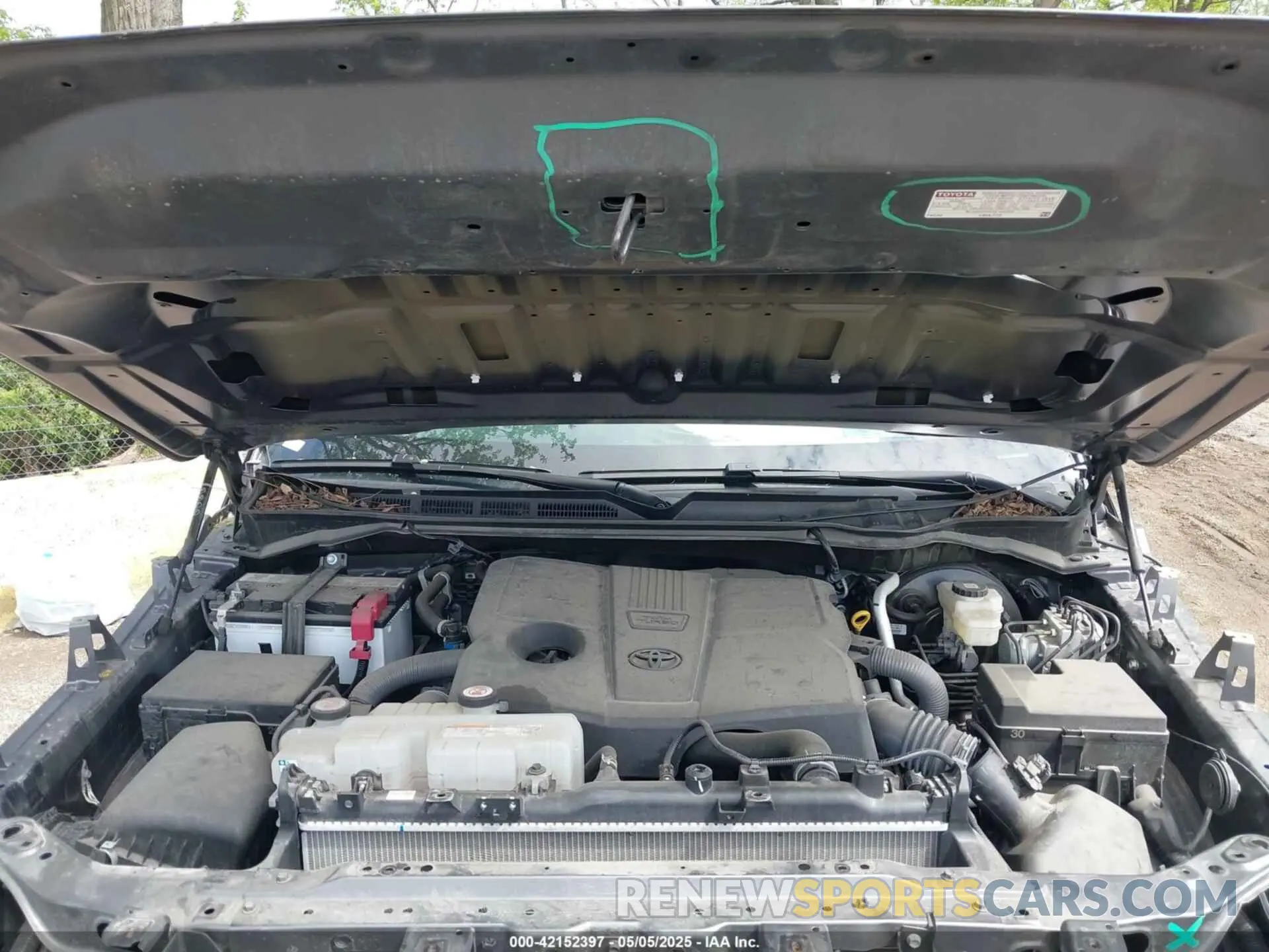 10 Photograph of a damaged car 5TFJA5DA6NX033679 TOYOTA TUNDRA 2022