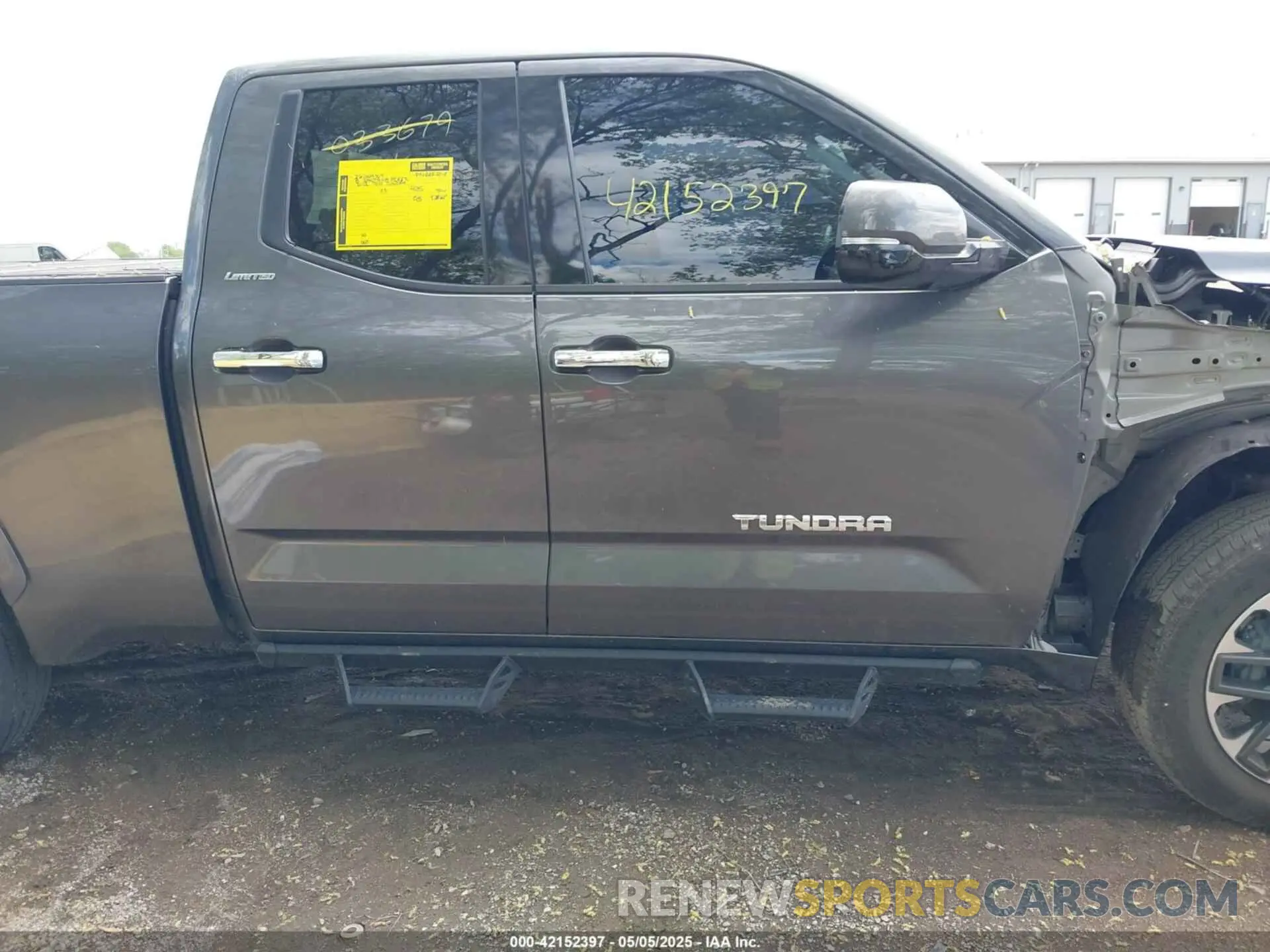 14 Photograph of a damaged car 5TFJA5DA6NX033679 TOYOTA TUNDRA 2022