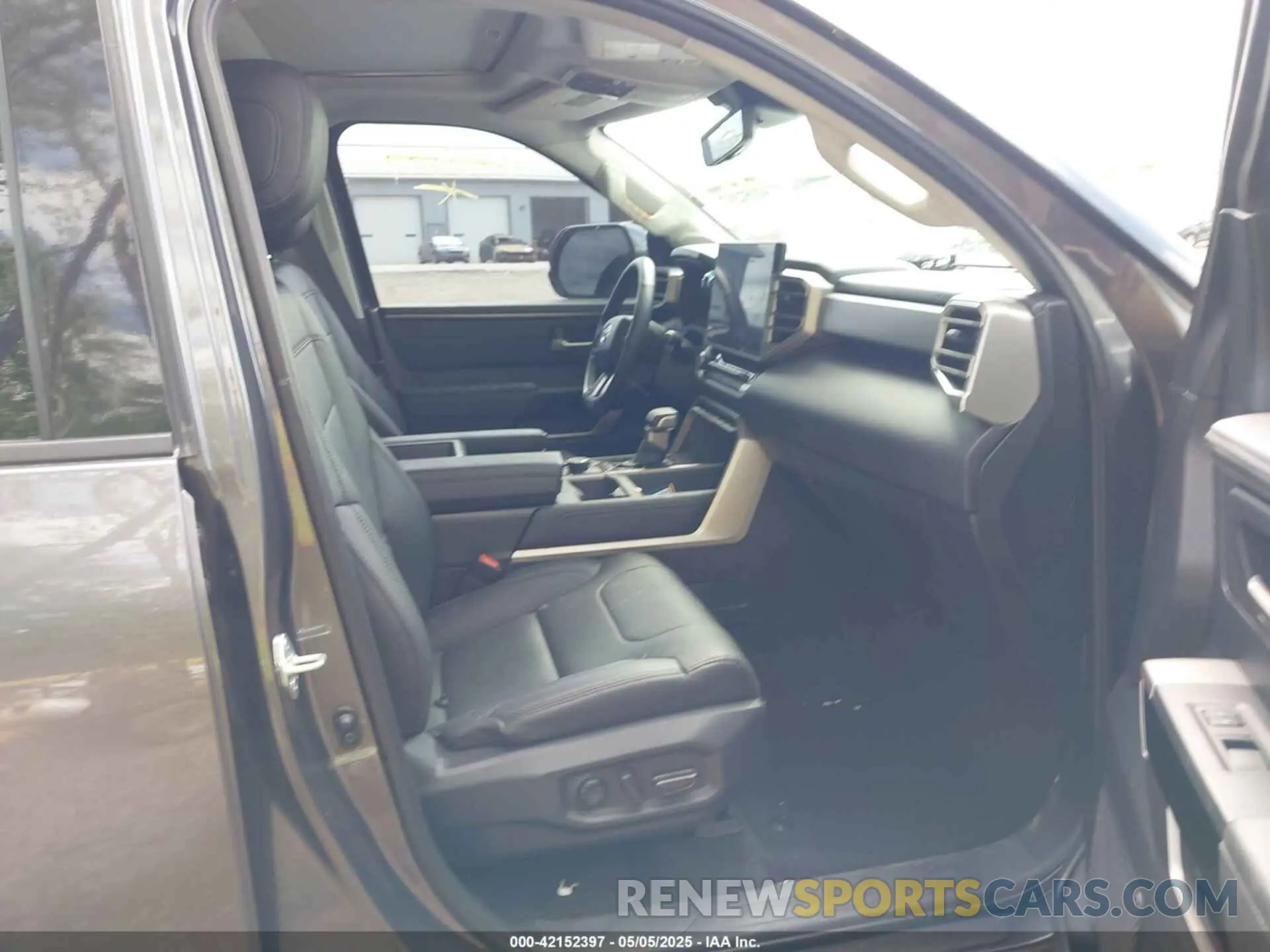 5 Photograph of a damaged car 5TFJA5DA6NX033679 TOYOTA TUNDRA 2022