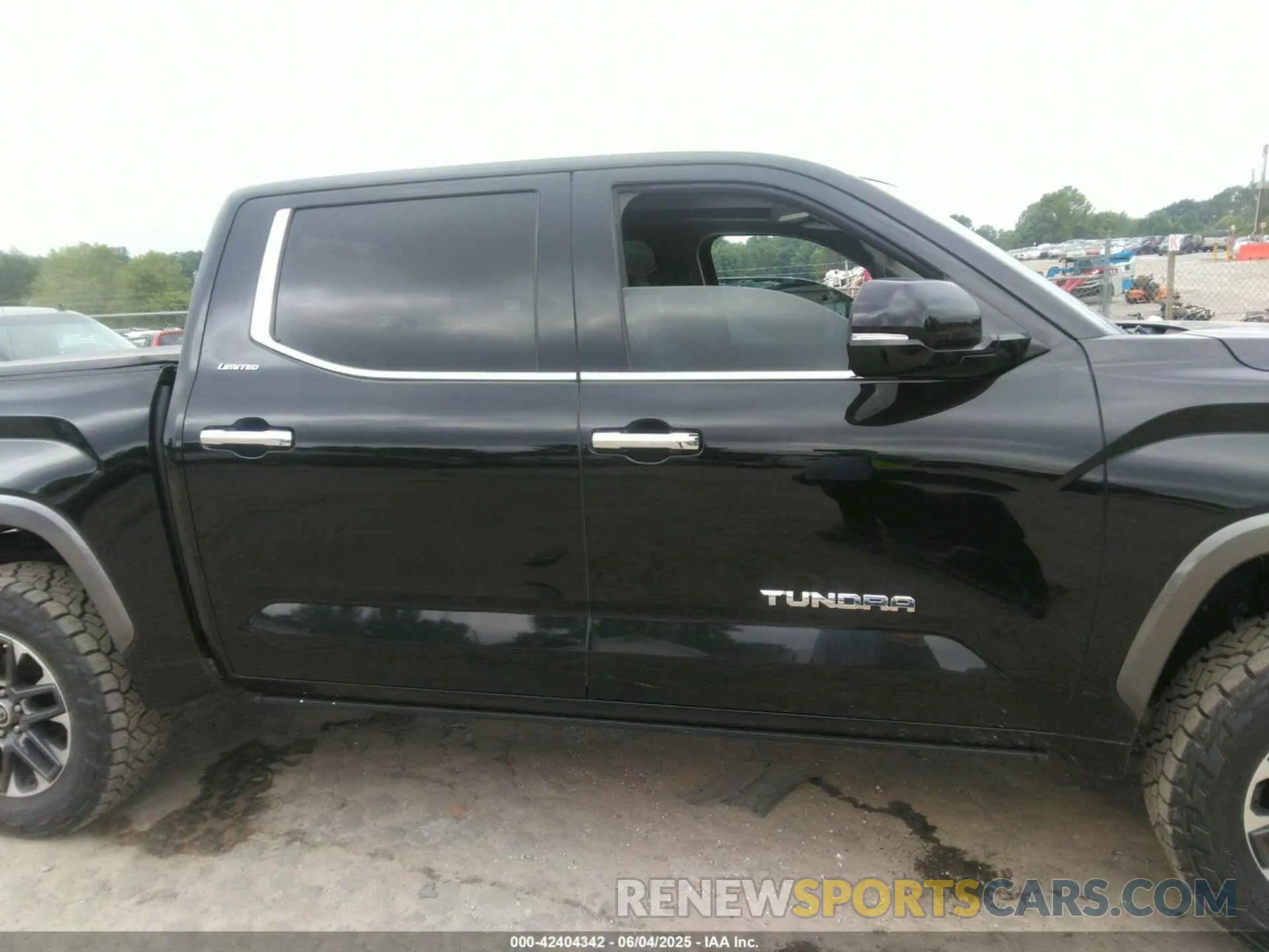 13 Photograph of a damaged car 5TFJA5DB5NX007339 TOYOTA TUNDRA 2022
