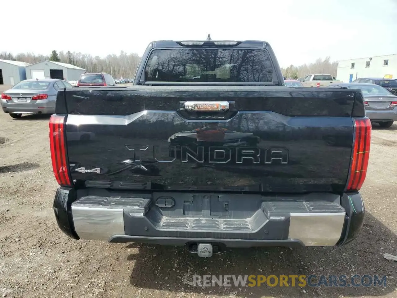 6 Photograph of a damaged car 5TFJA5DB6NX033013 TOYOTA TUNDRA 2022