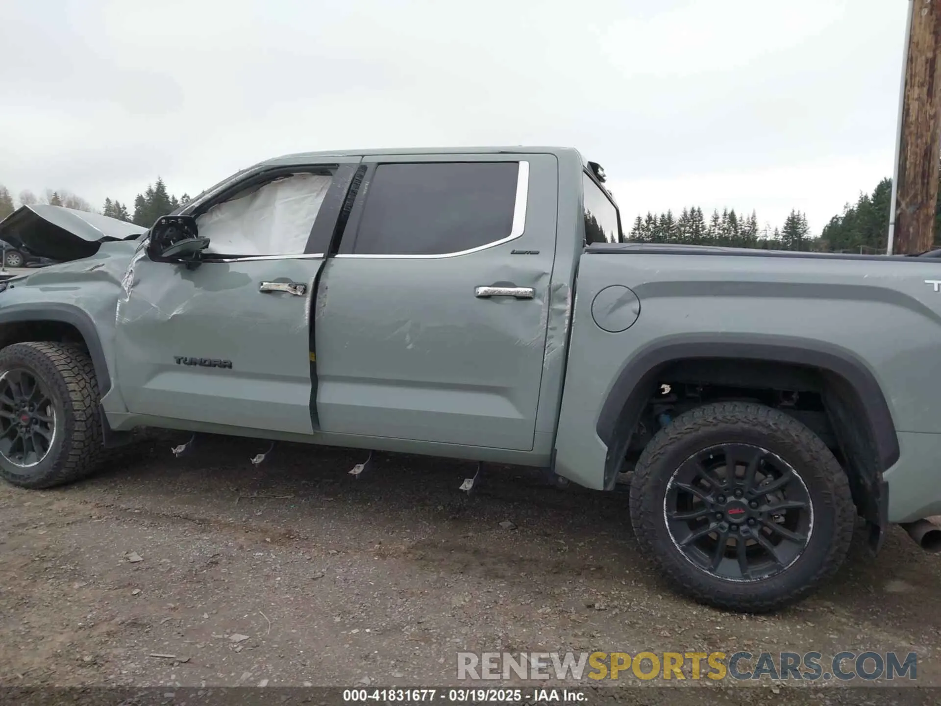 14 Photograph of a damaged car 5TFJA5DB6NX040916 TOYOTA TUNDRA 2022