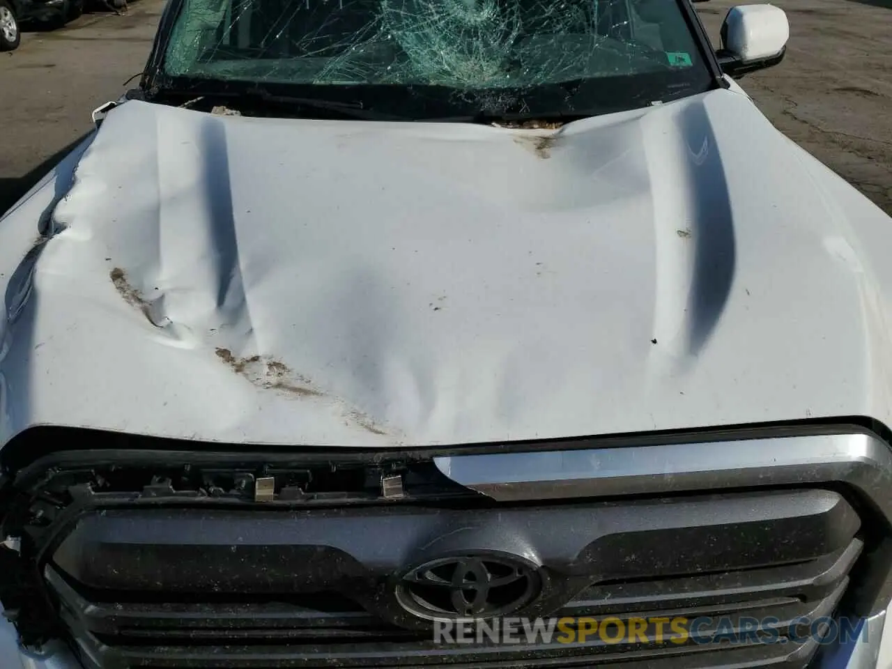11 Photograph of a damaged car 5TFJA5EC2NX006141 TOYOTA TUNDRA 2022