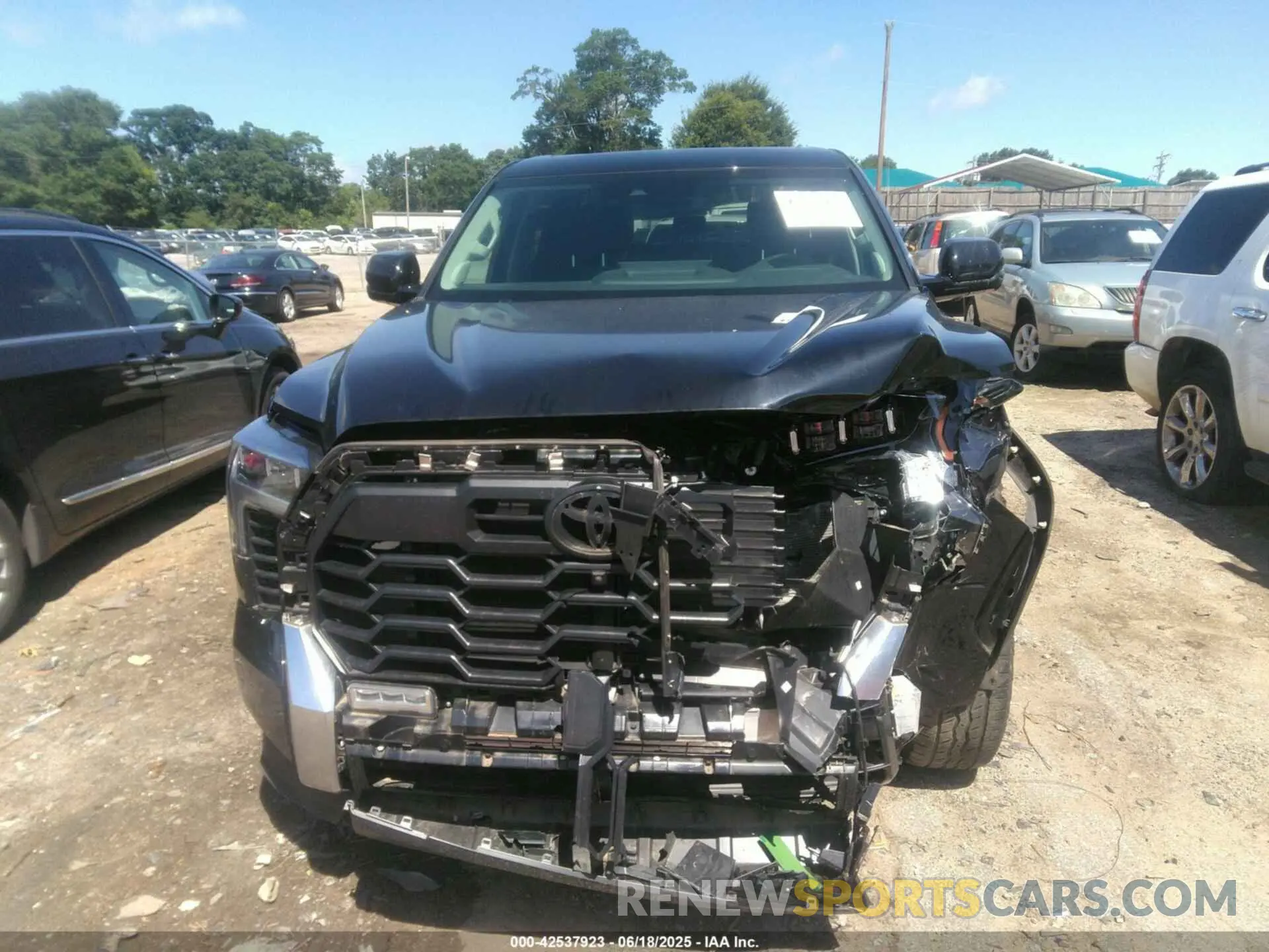 12 Photograph of a damaged car 5TFJA5EC6NX010130 TOYOTA TUNDRA 2022