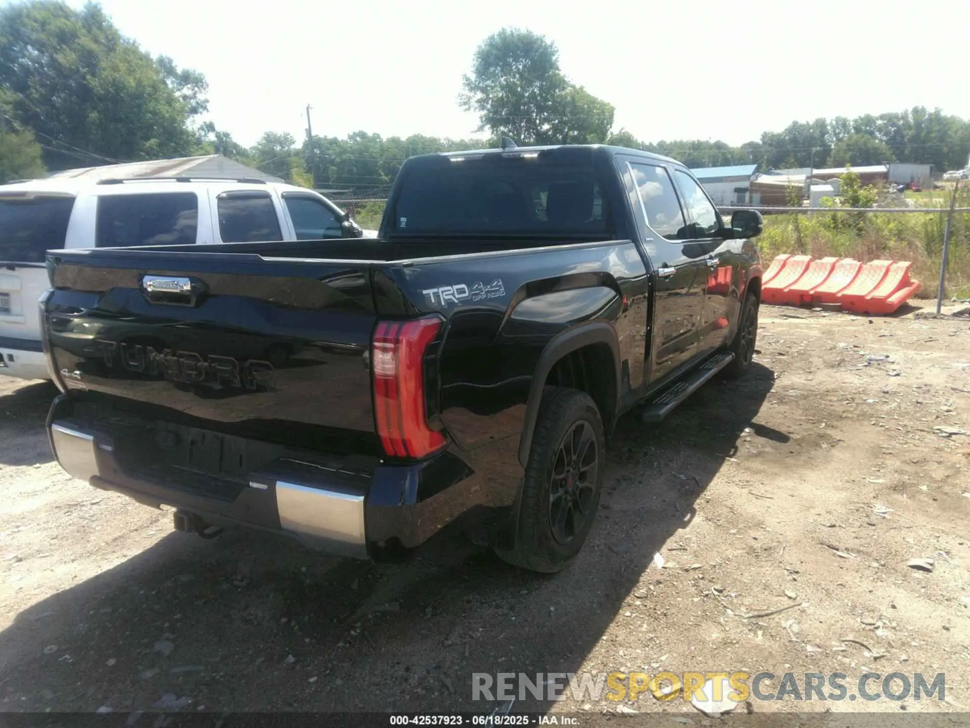 4 Photograph of a damaged car 5TFJA5EC6NX010130 TOYOTA TUNDRA 2022