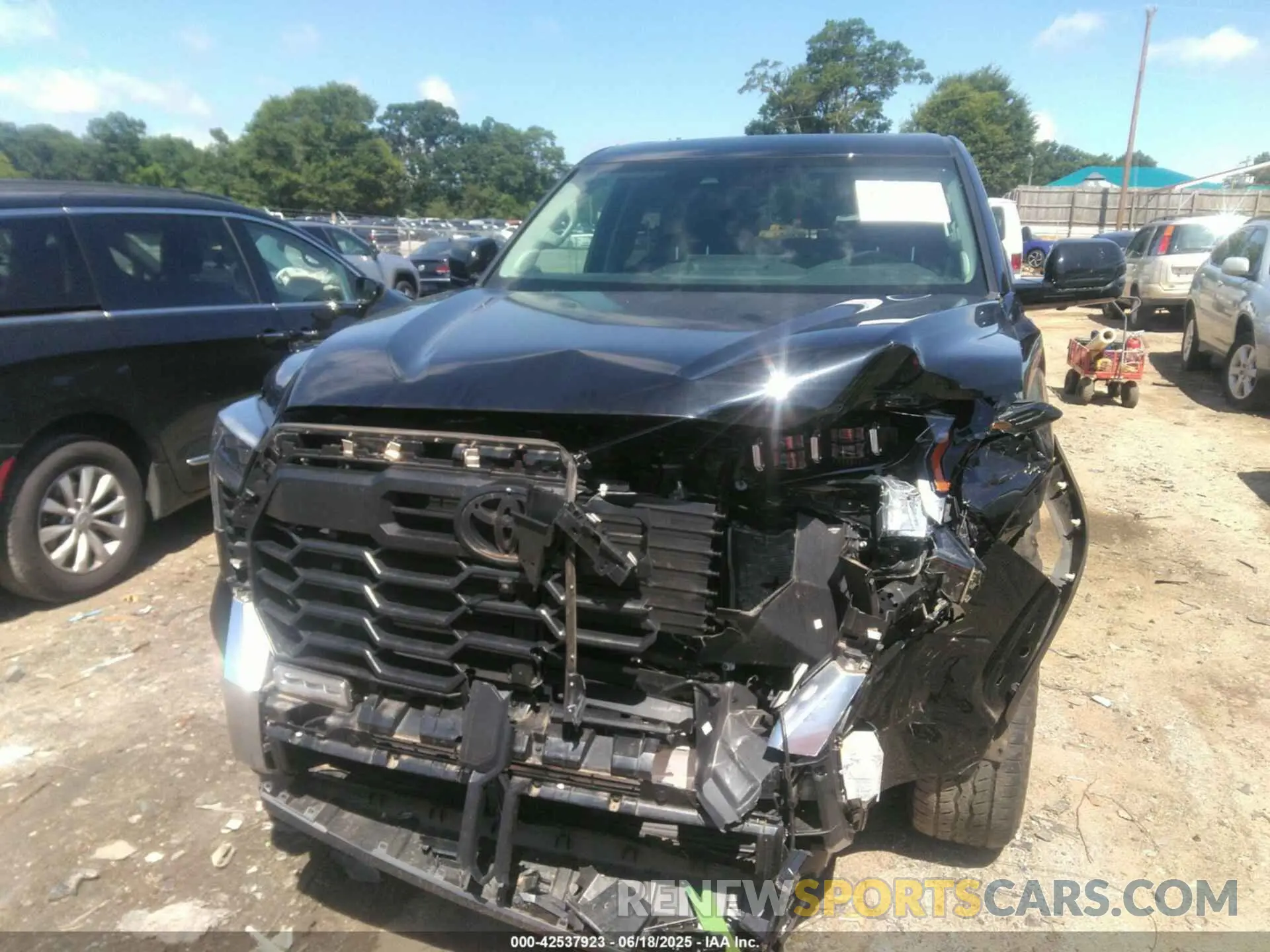 6 Photograph of a damaged car 5TFJA5EC6NX010130 TOYOTA TUNDRA 2022
