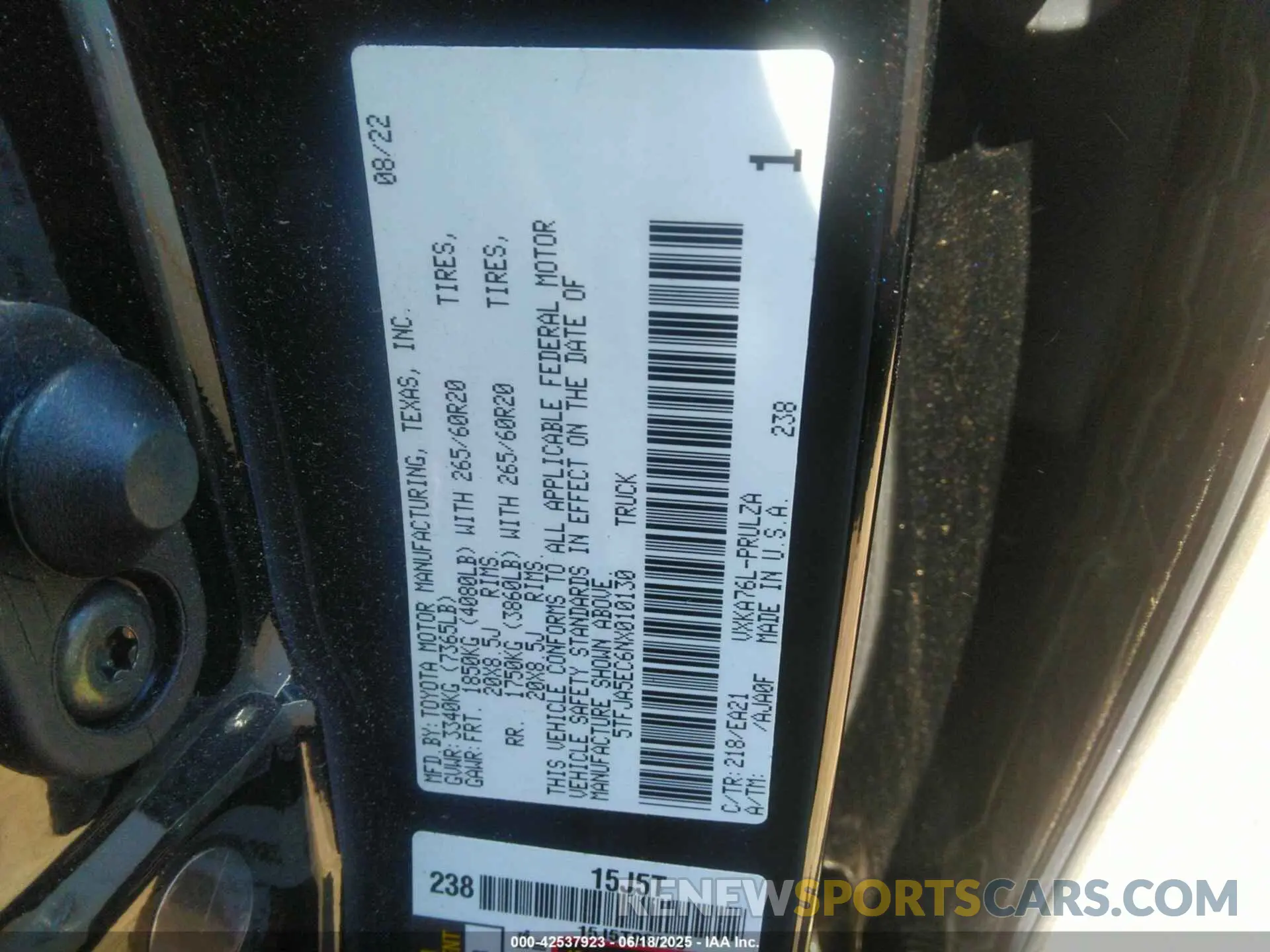 9 Photograph of a damaged car 5TFJA5EC6NX010130 TOYOTA TUNDRA 2022