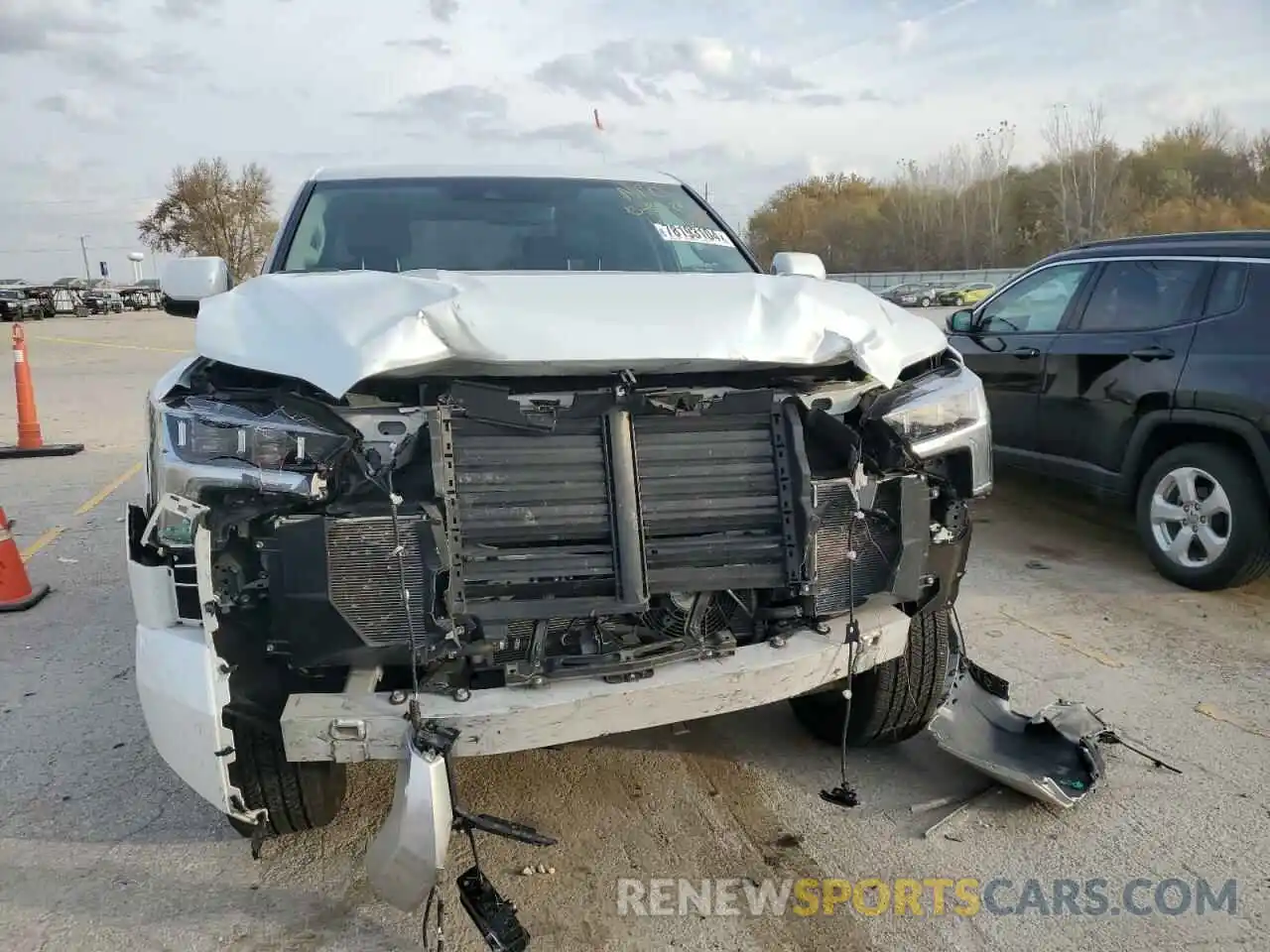 5 Photograph of a damaged car 5TFJC5AB3NX001568 TOYOTA TUNDRA 2022