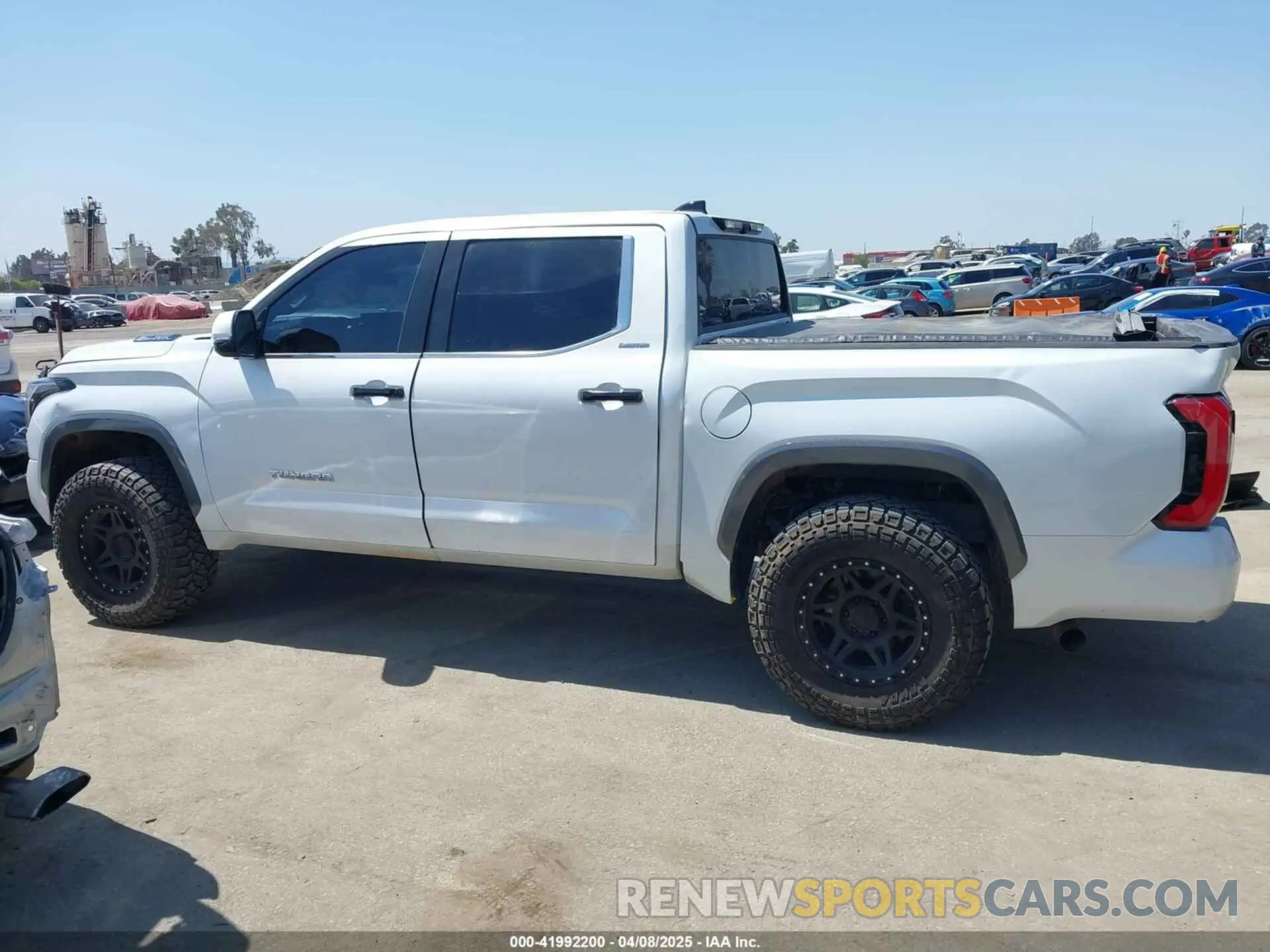14 Photograph of a damaged car 5TFJC5DB7NX009958 TOYOTA TUNDRA 2022
