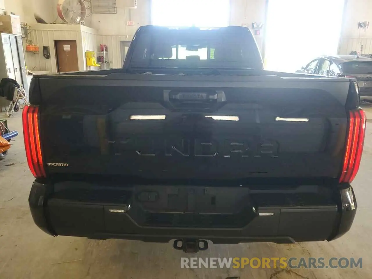 6 Photograph of a damaged car 5TFKB5AA3NX012617 TOYOTA TUNDRA 2022
